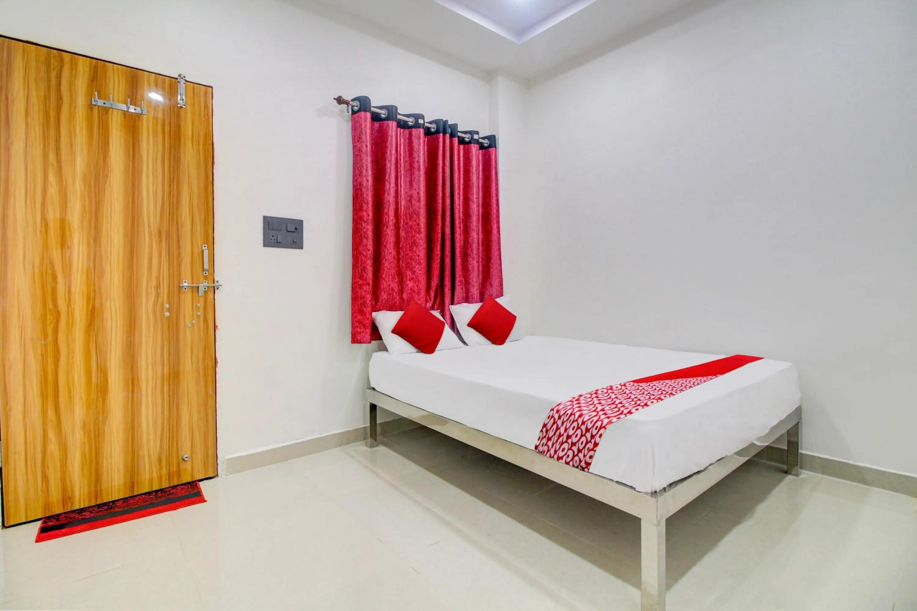 Bedroom, Bed in Hotel O Roman Inn