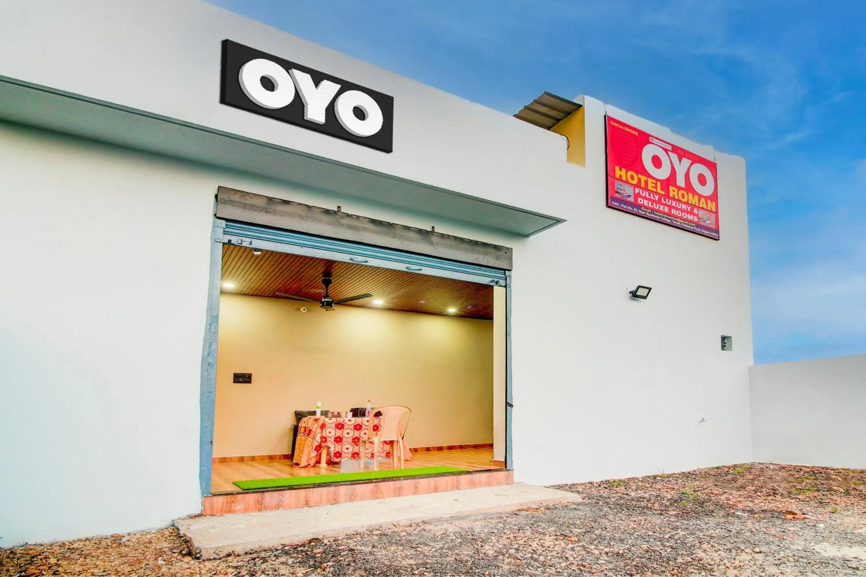 Facade/entrance in Hotel O Roman Inn