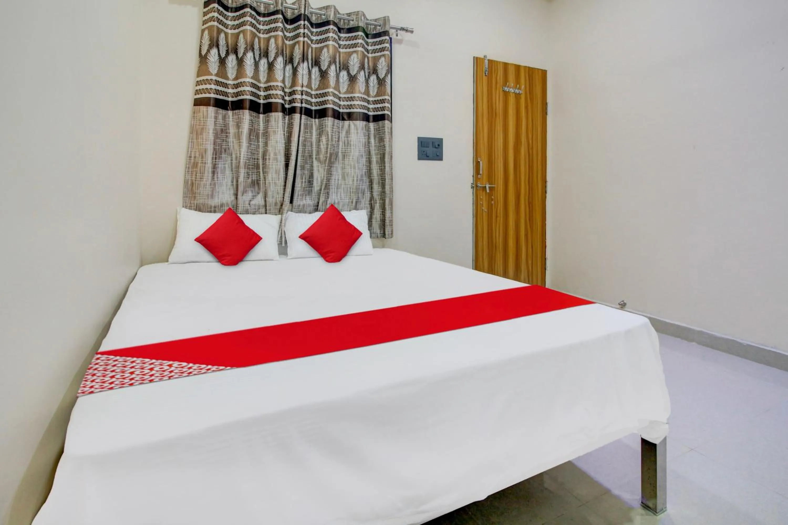 Bedroom, Bed in Hotel O Roman Inn