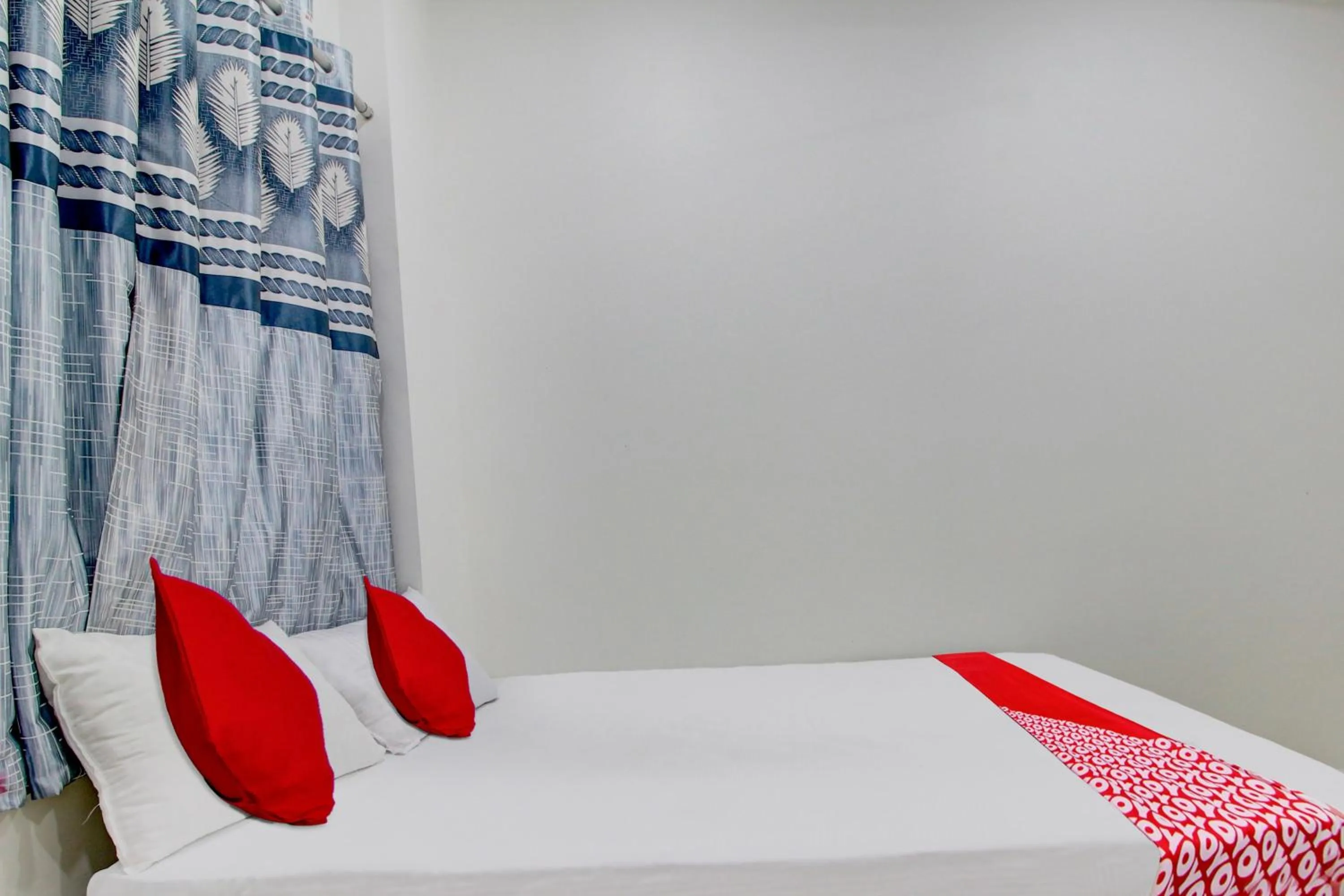 Bedroom, Bed in Hotel O Roman Inn