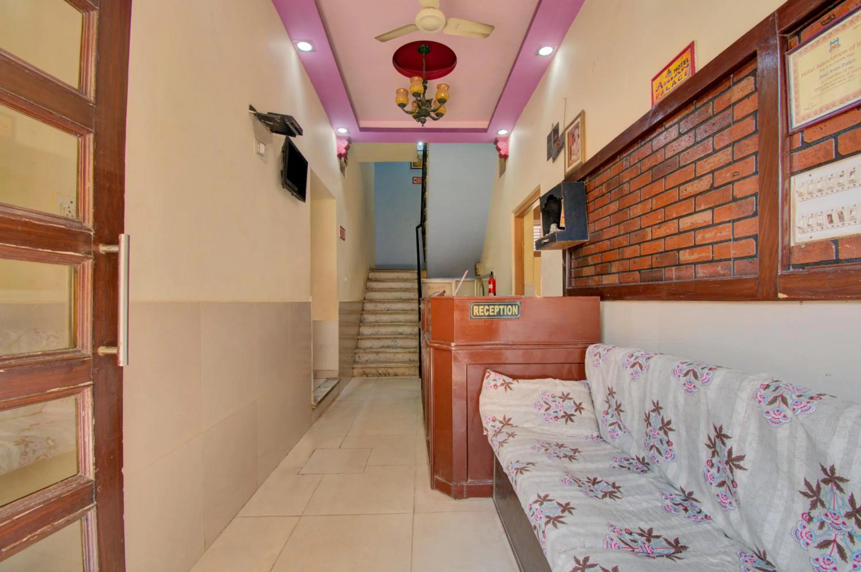 Lobby or reception, Bed in Hotel O Asian palace near jalmahal amer jaipur city