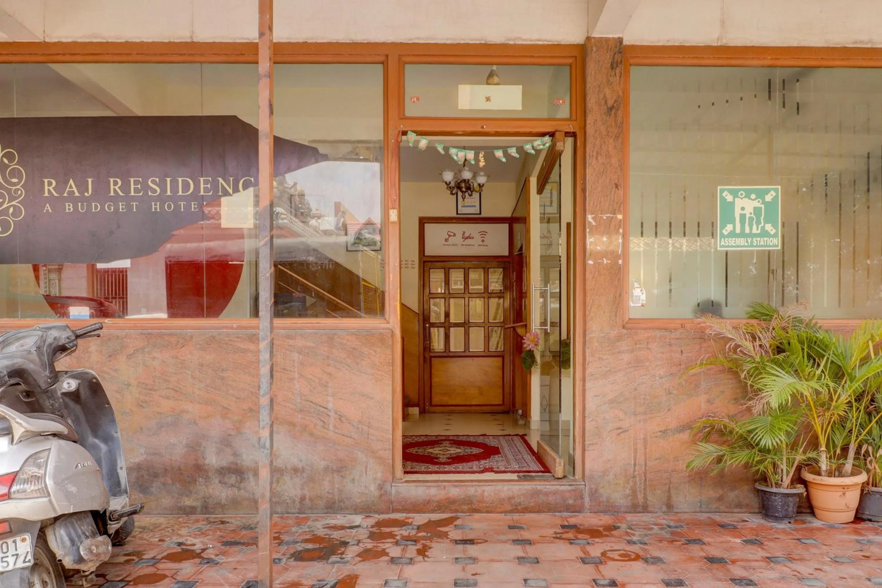 Facade/entrance in Hotel O Raj Comforts