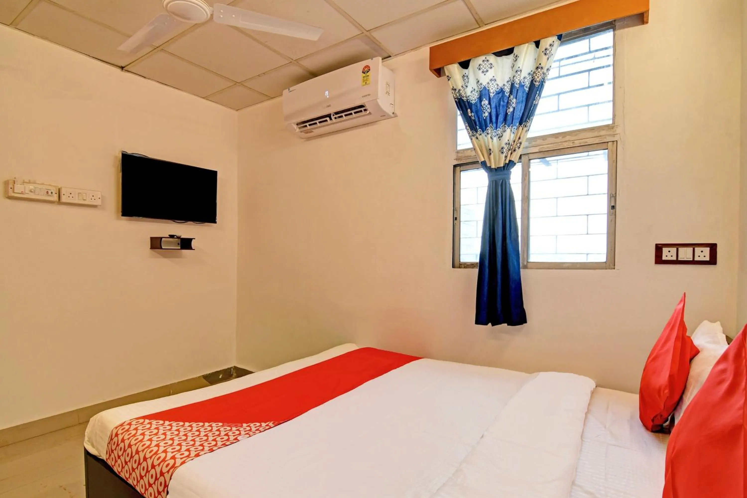 Bedroom, Bed in Hotel O Jalan Regency