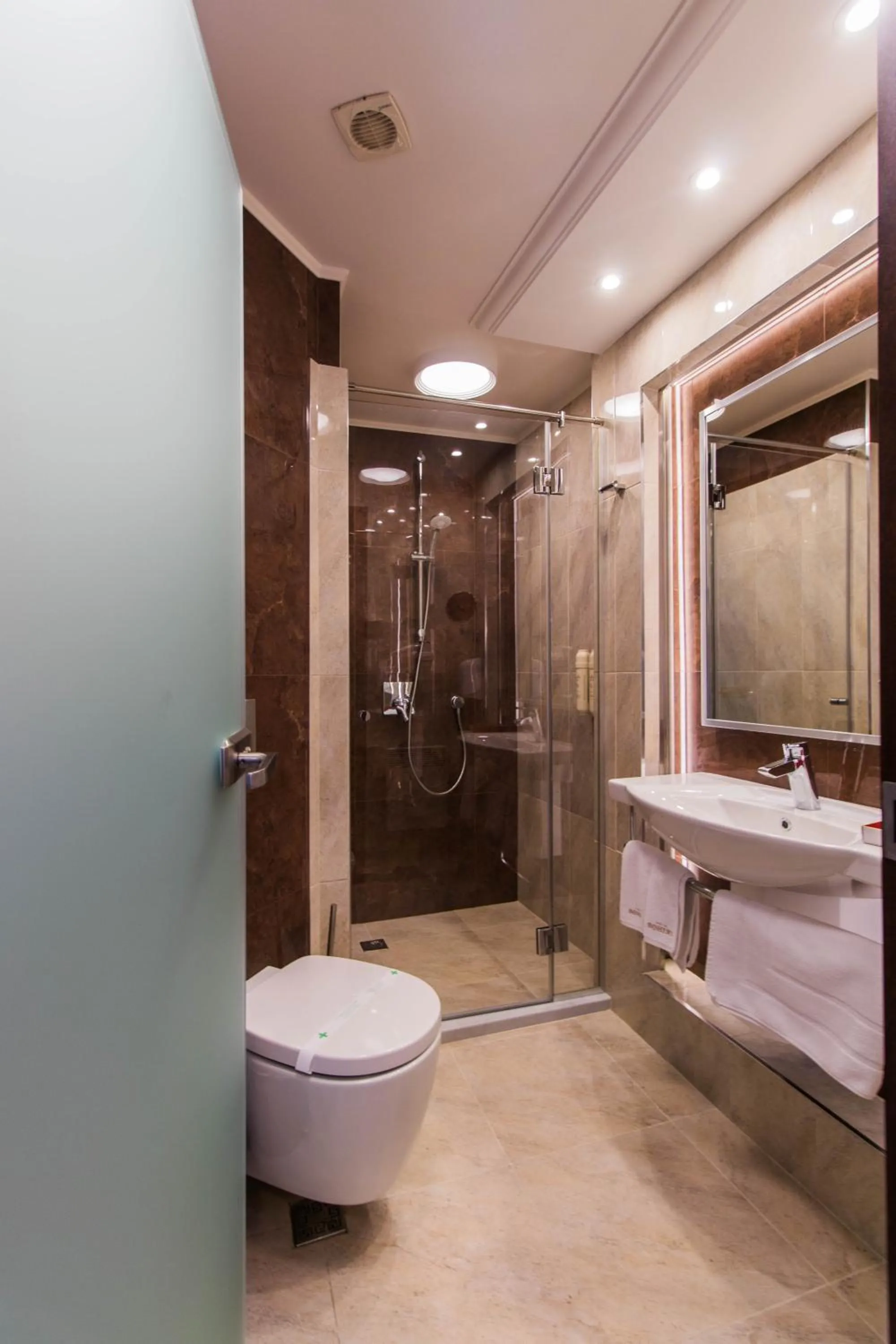 Shower in Hotel Bohemi