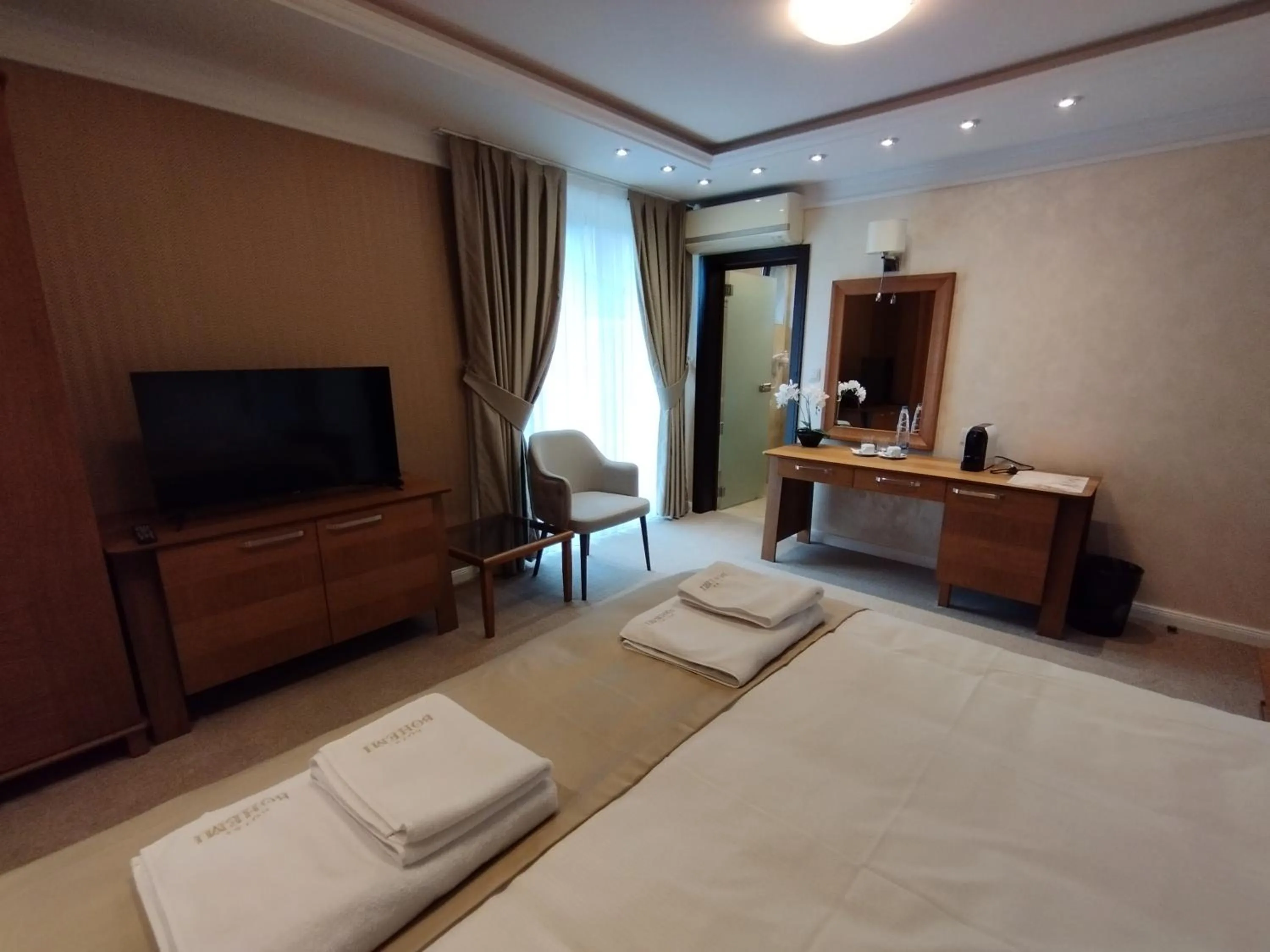 TV and multimedia, Bed in Hotel Bohemi