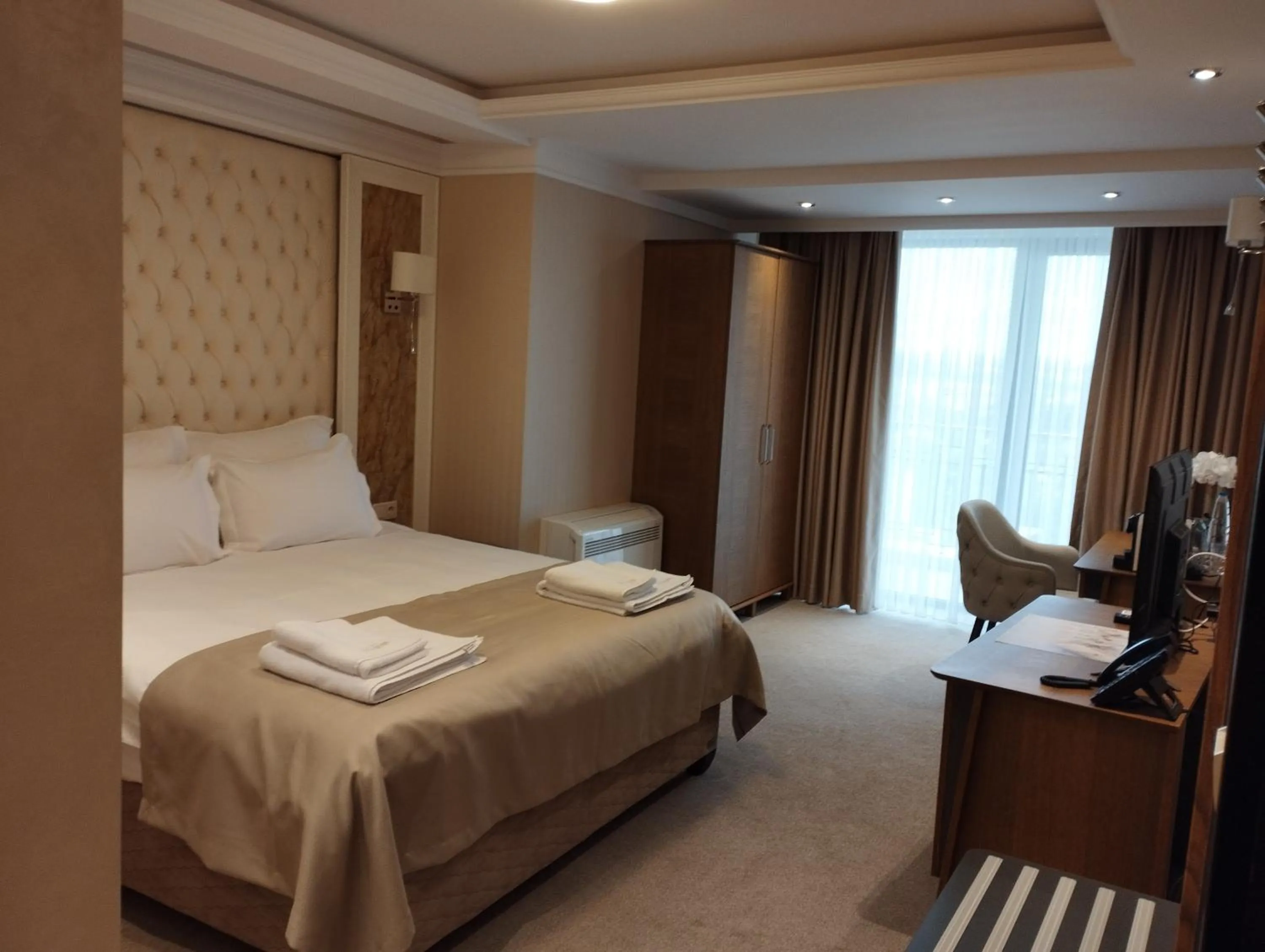 Bedroom, Bed in Hotel Bohemi