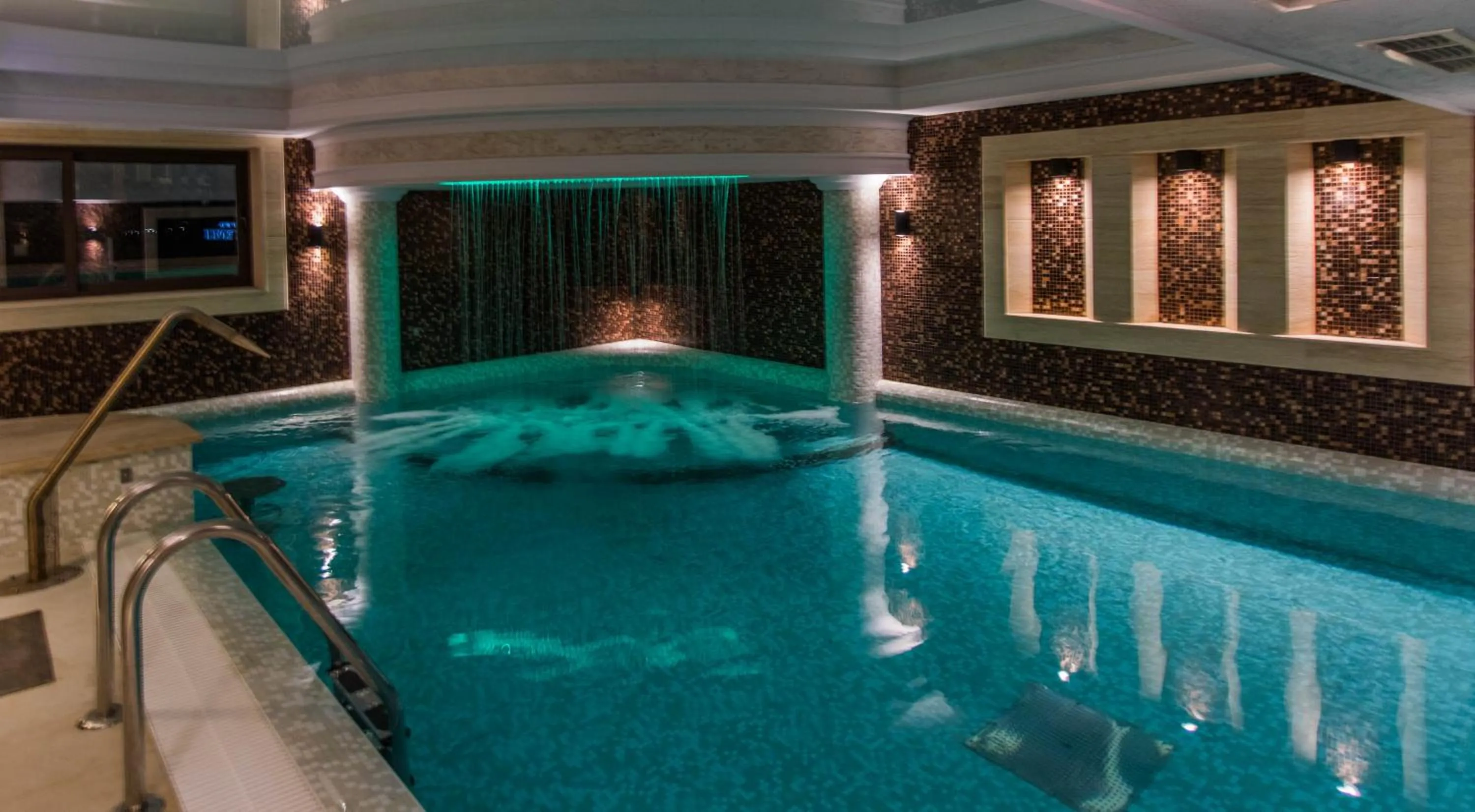 Swimming pool in Hotel Bohemi