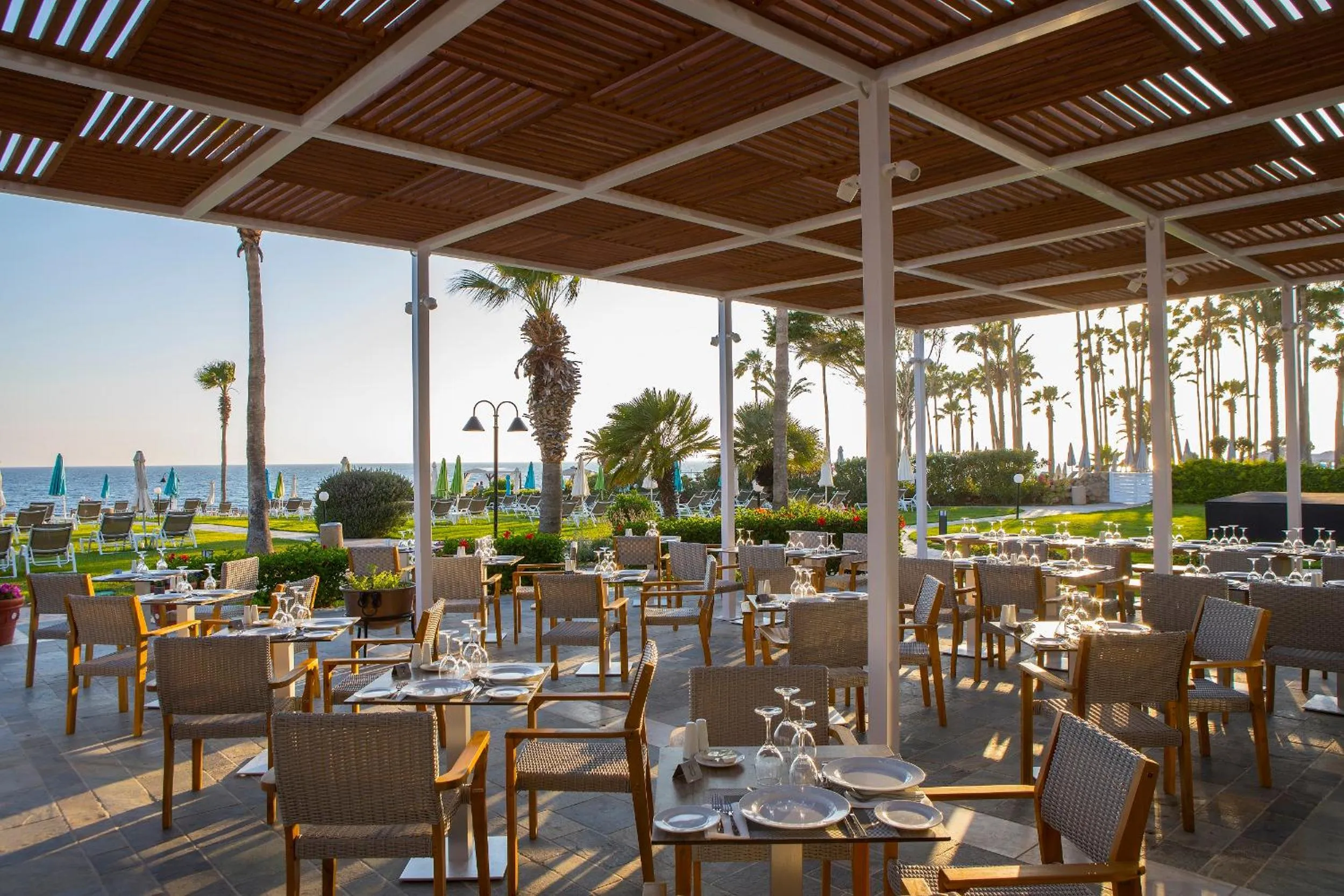 Restaurant/places to eat in Leonardo Cypria Bay