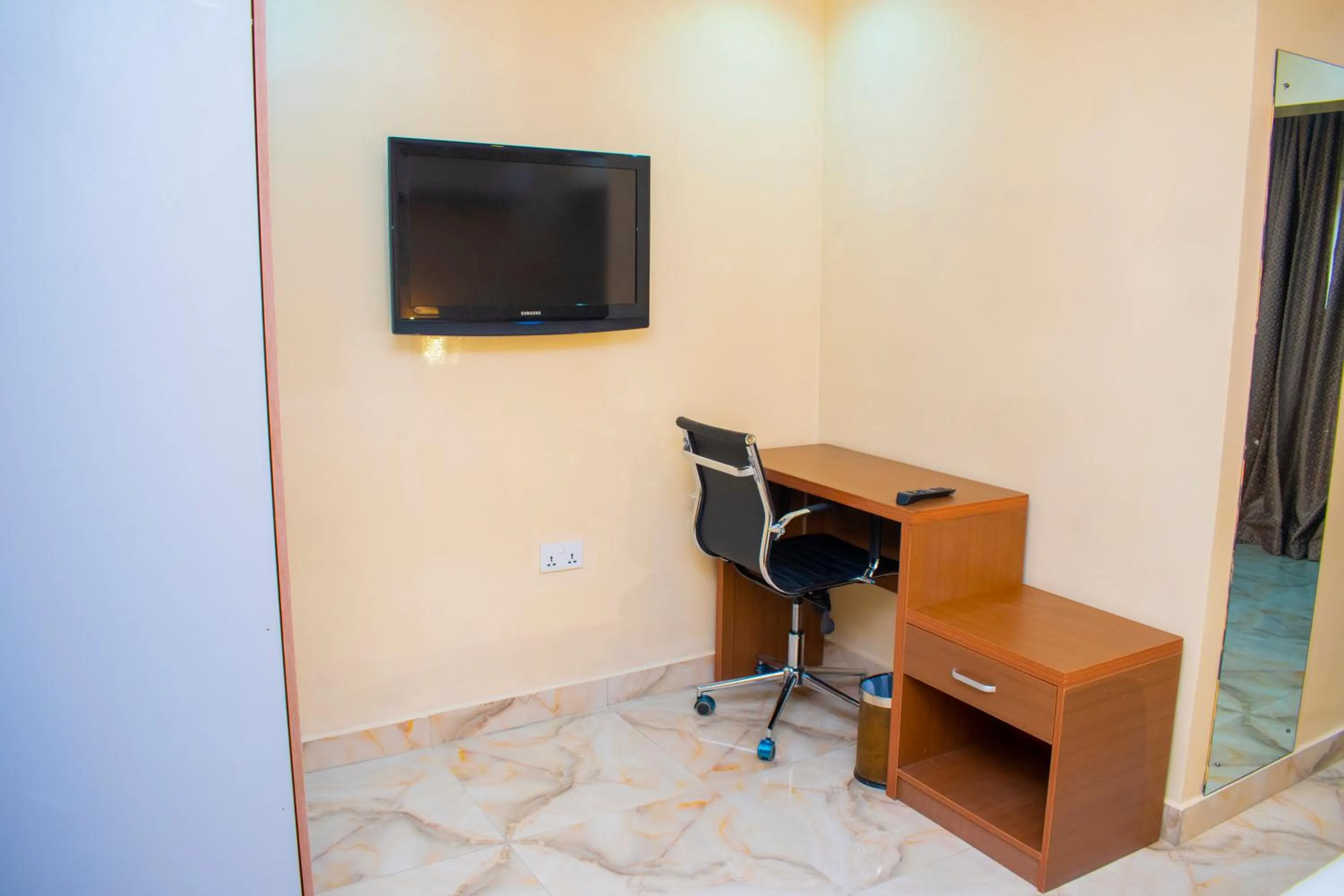 ERiTH APARTMENT & SUITES