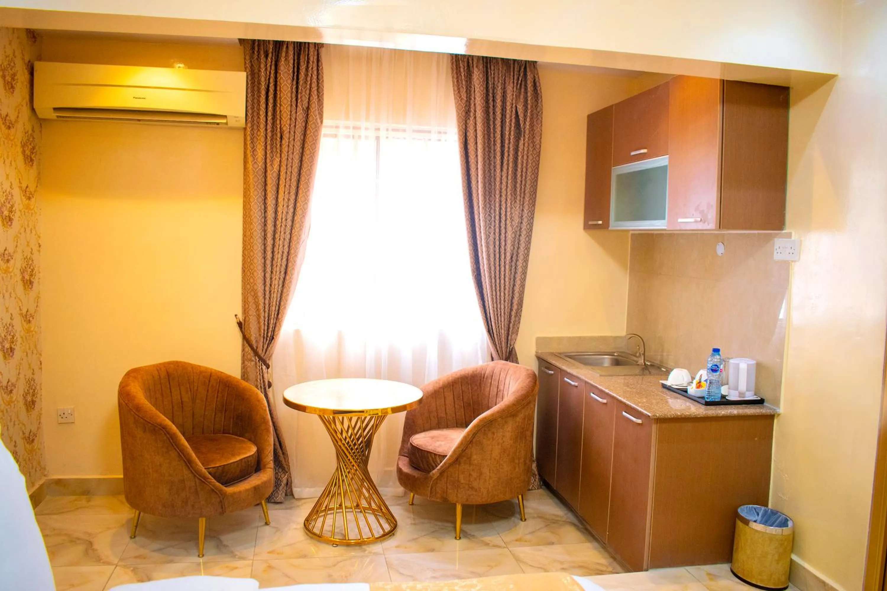 ERiTH APARTMENT & SUITES