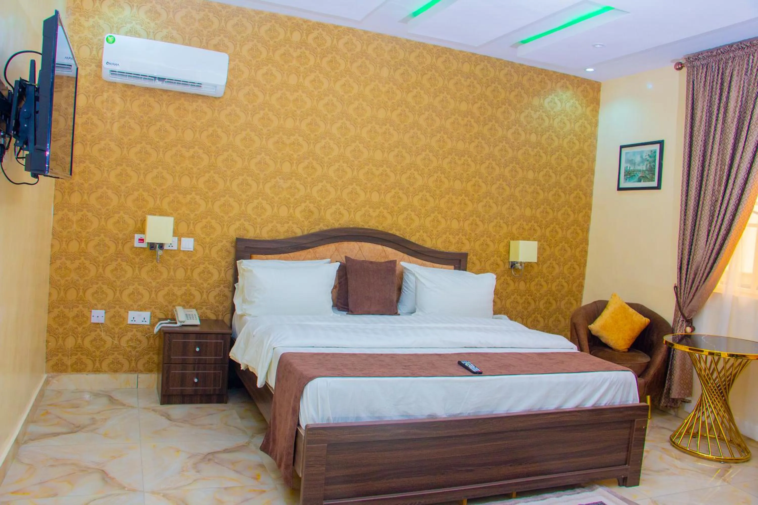 Bed in ERiTH APARTMENT & SUITES