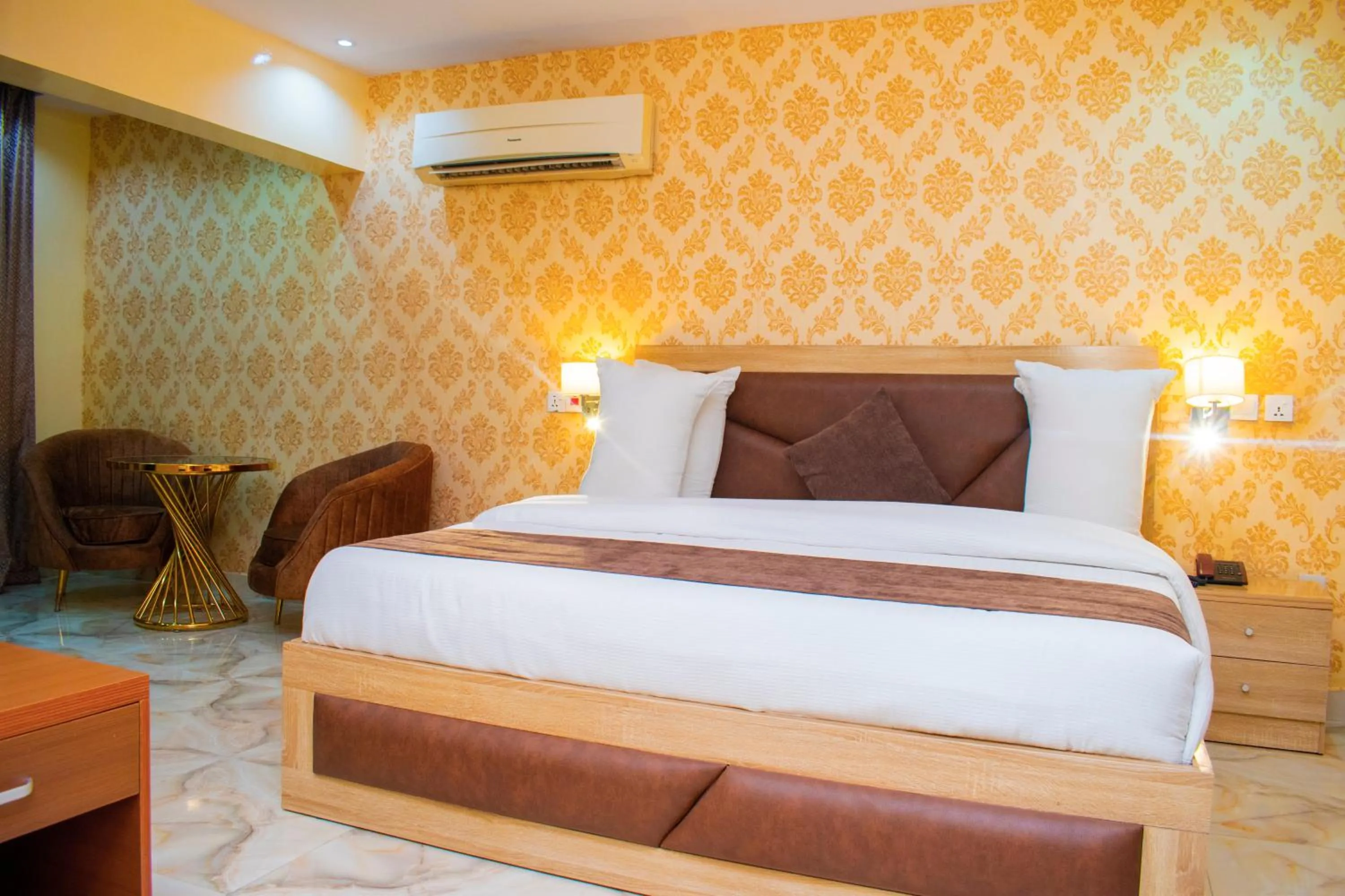 Bed in ERiTH APARTMENT & SUITES