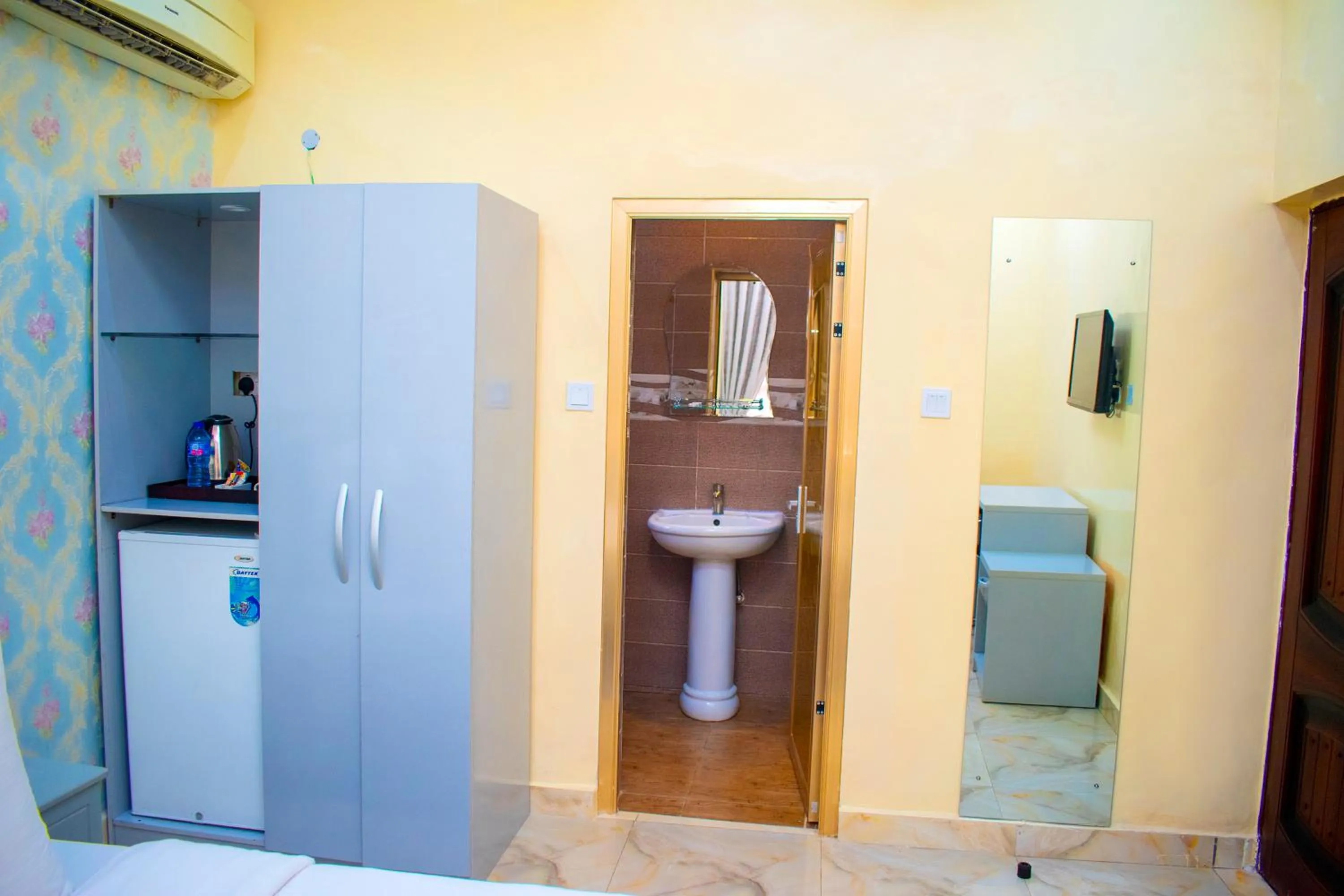 ERiTH APARTMENT & SUITES