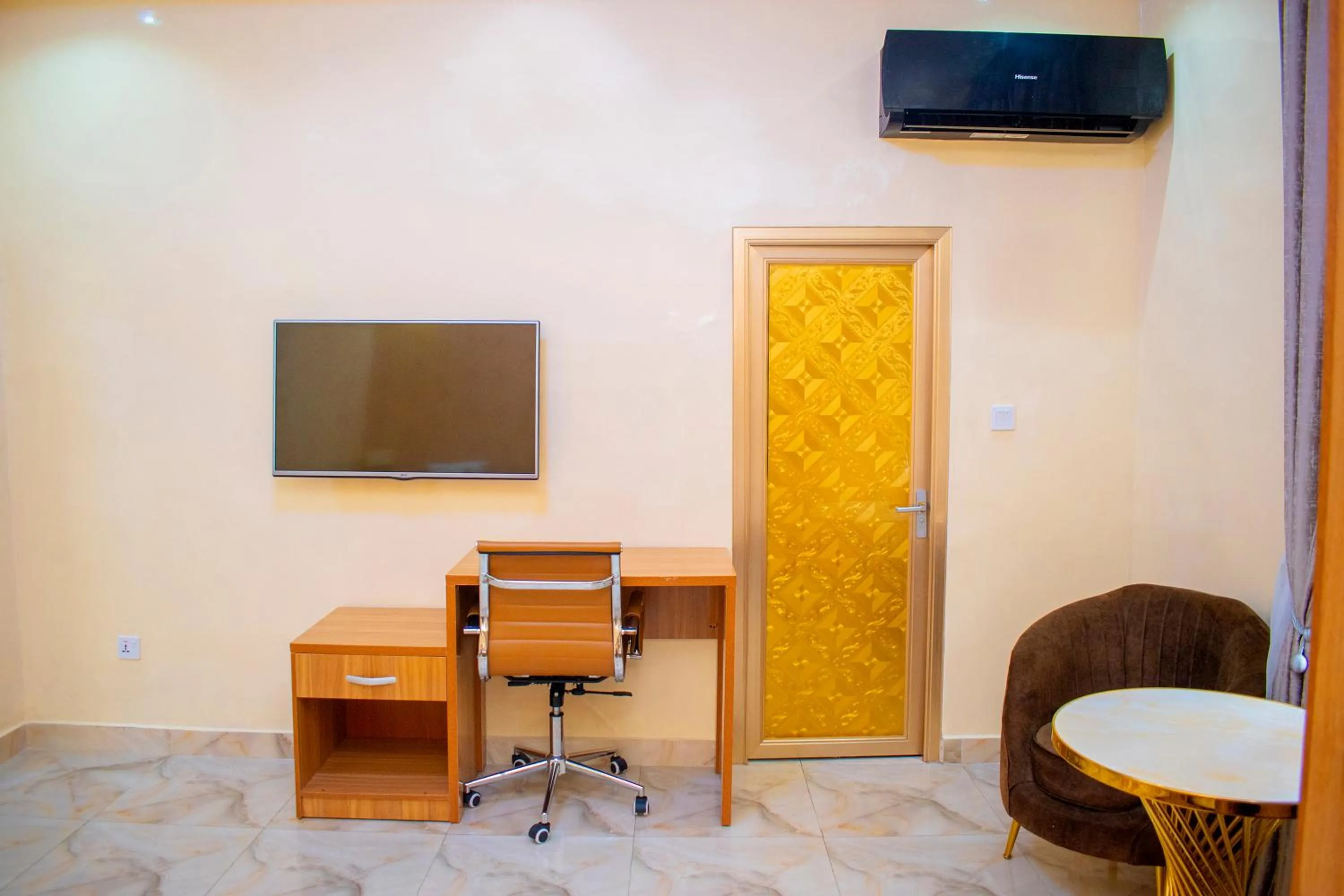 ERiTH APARTMENT & SUITES