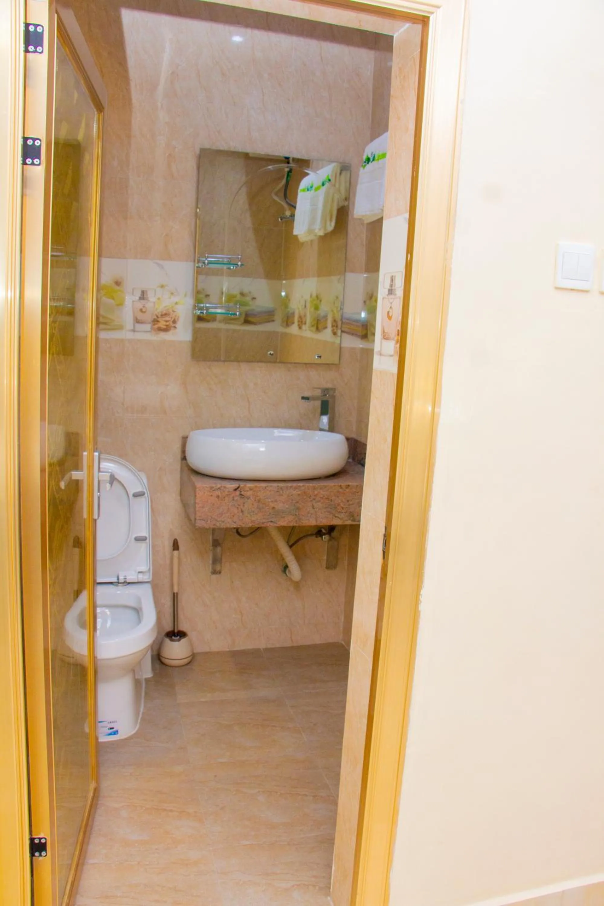 ERiTH APARTMENT & SUITES