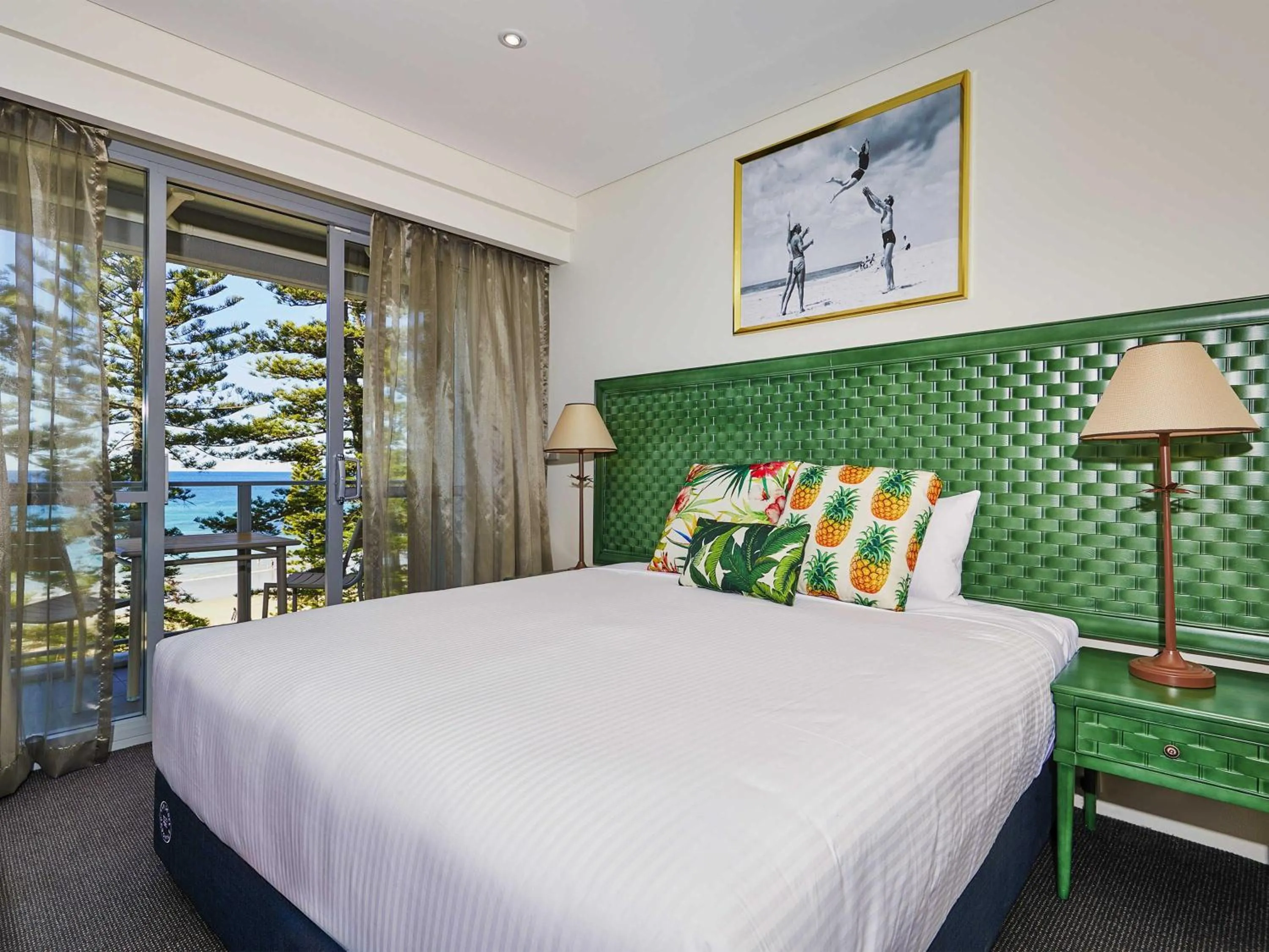 Bedroom, Bed in Peppers Manly Beach