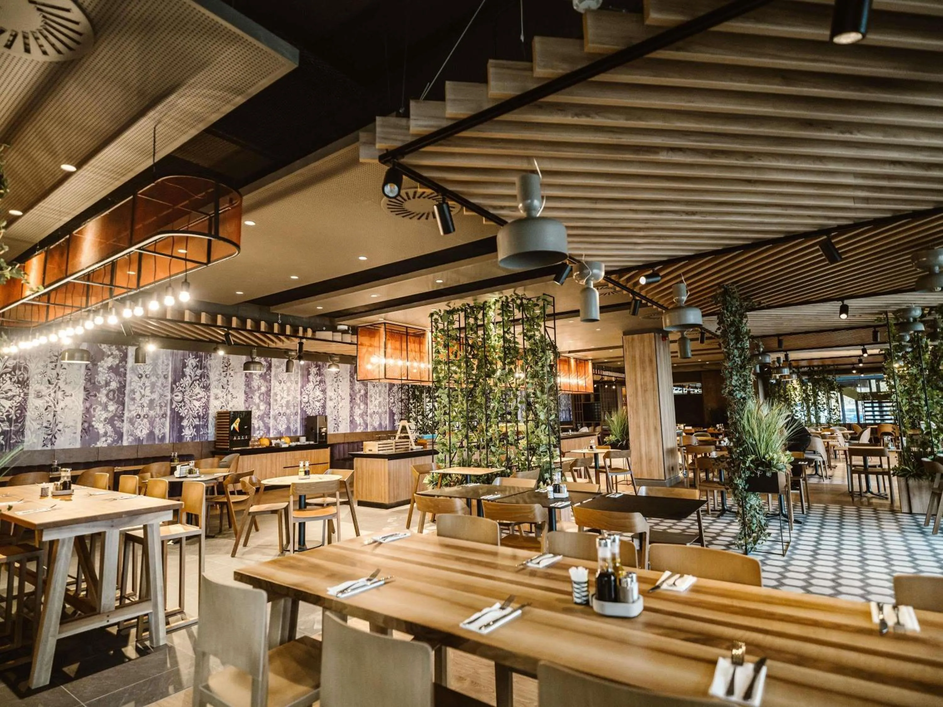 Restaurant/places to eat in Mercure Sibiu Arsenal