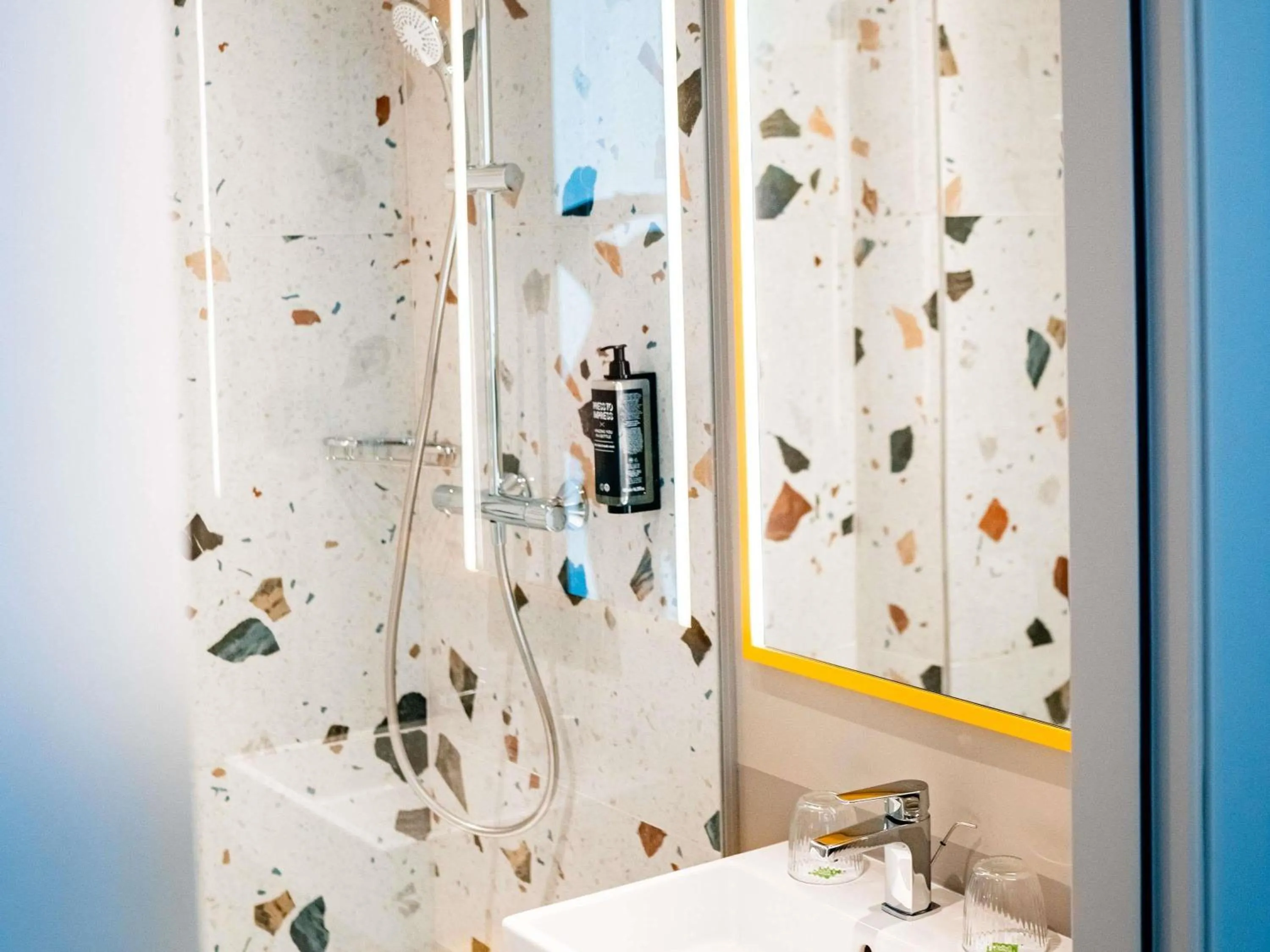 Bedroom in Ibis Styles Sibiu Arsenal