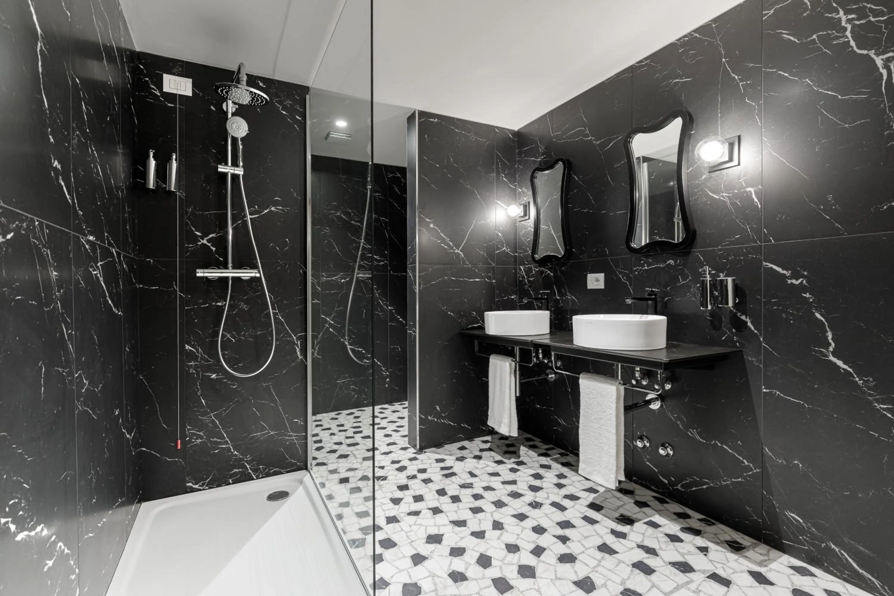 Shower in Palazzo Dei Fiori by Room Mate