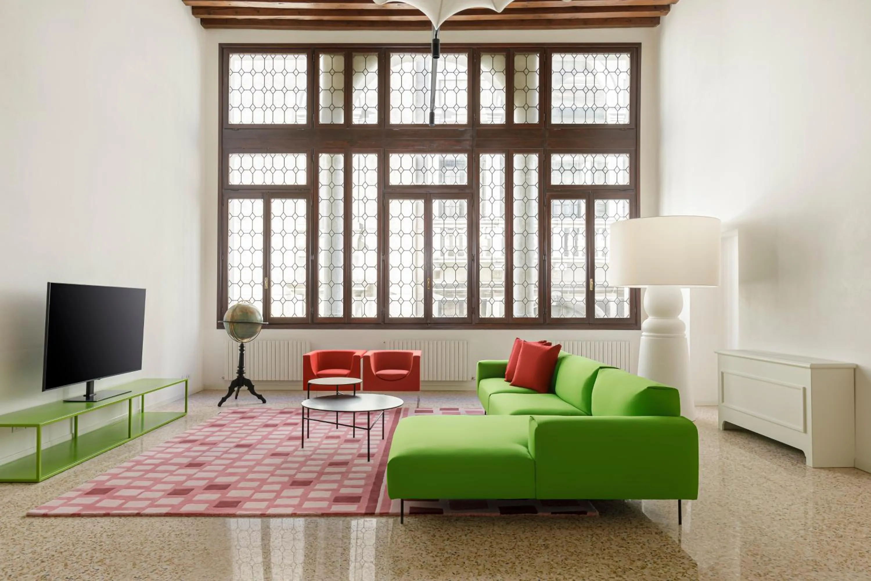 TV and multimedia in Palazzo Dei Fiori by Room Mate