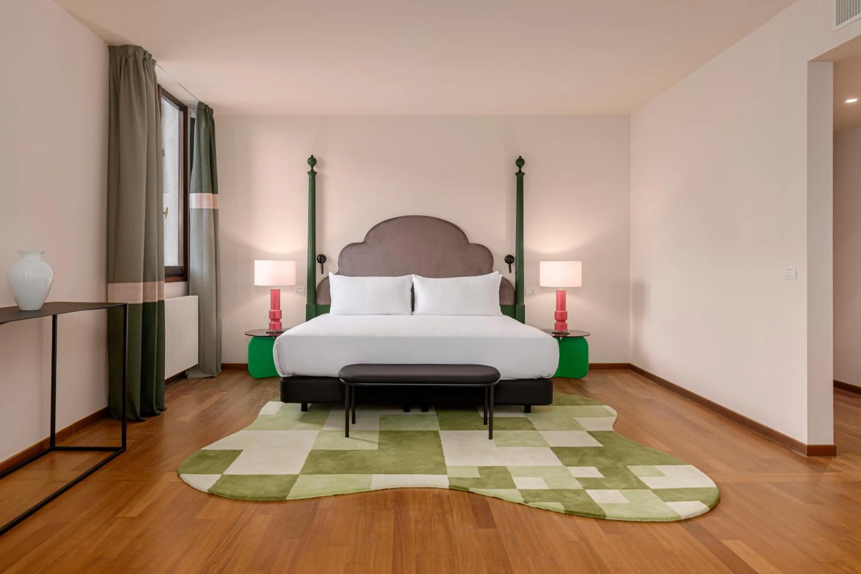 Photo of the whole room, Bed in Palazzo Dei Fiori by Room Mate