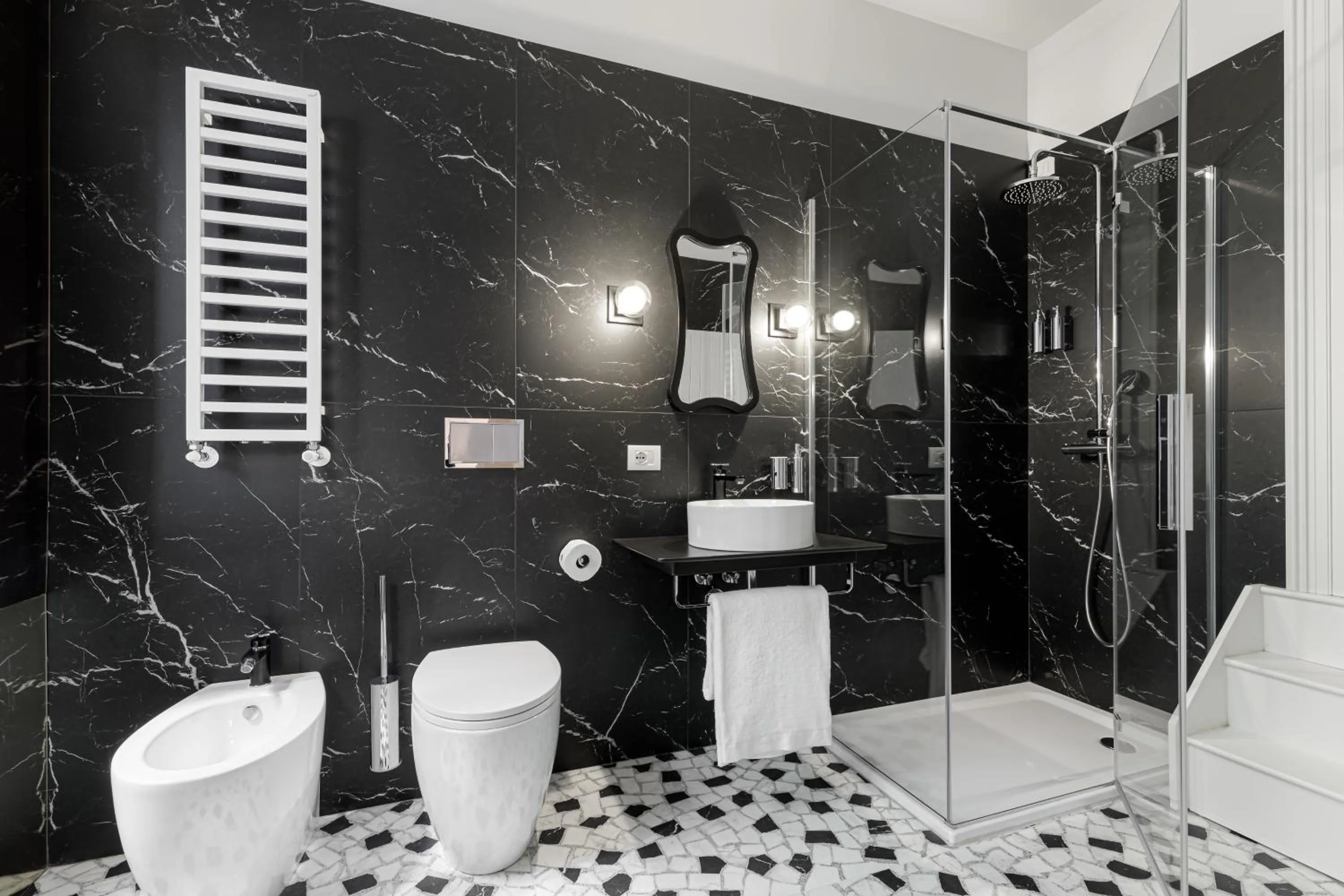 Shower in Palazzo Dei Fiori by Room Mate