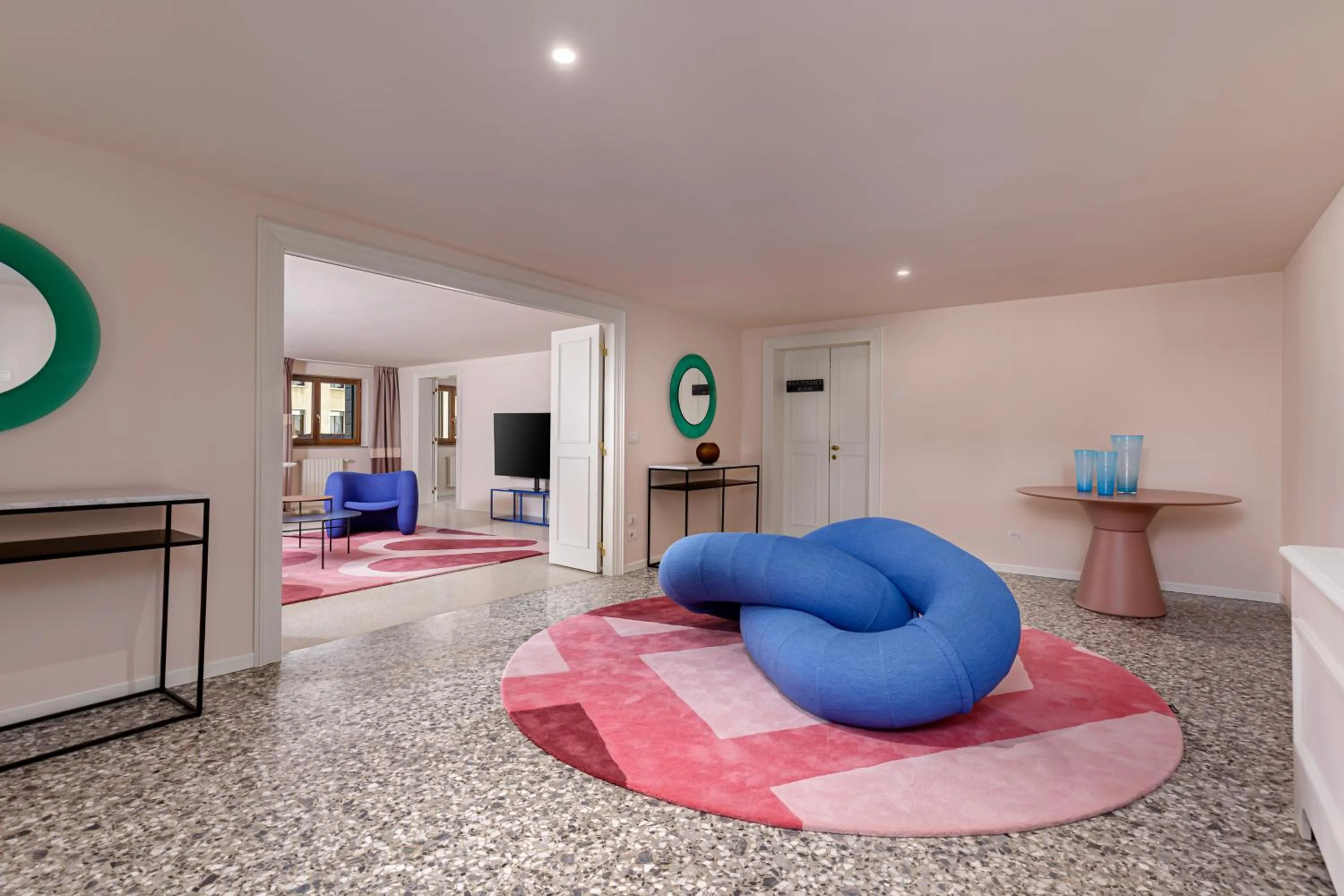 TV and multimedia, Bed in Palazzo Dei Fiori by Room Mate