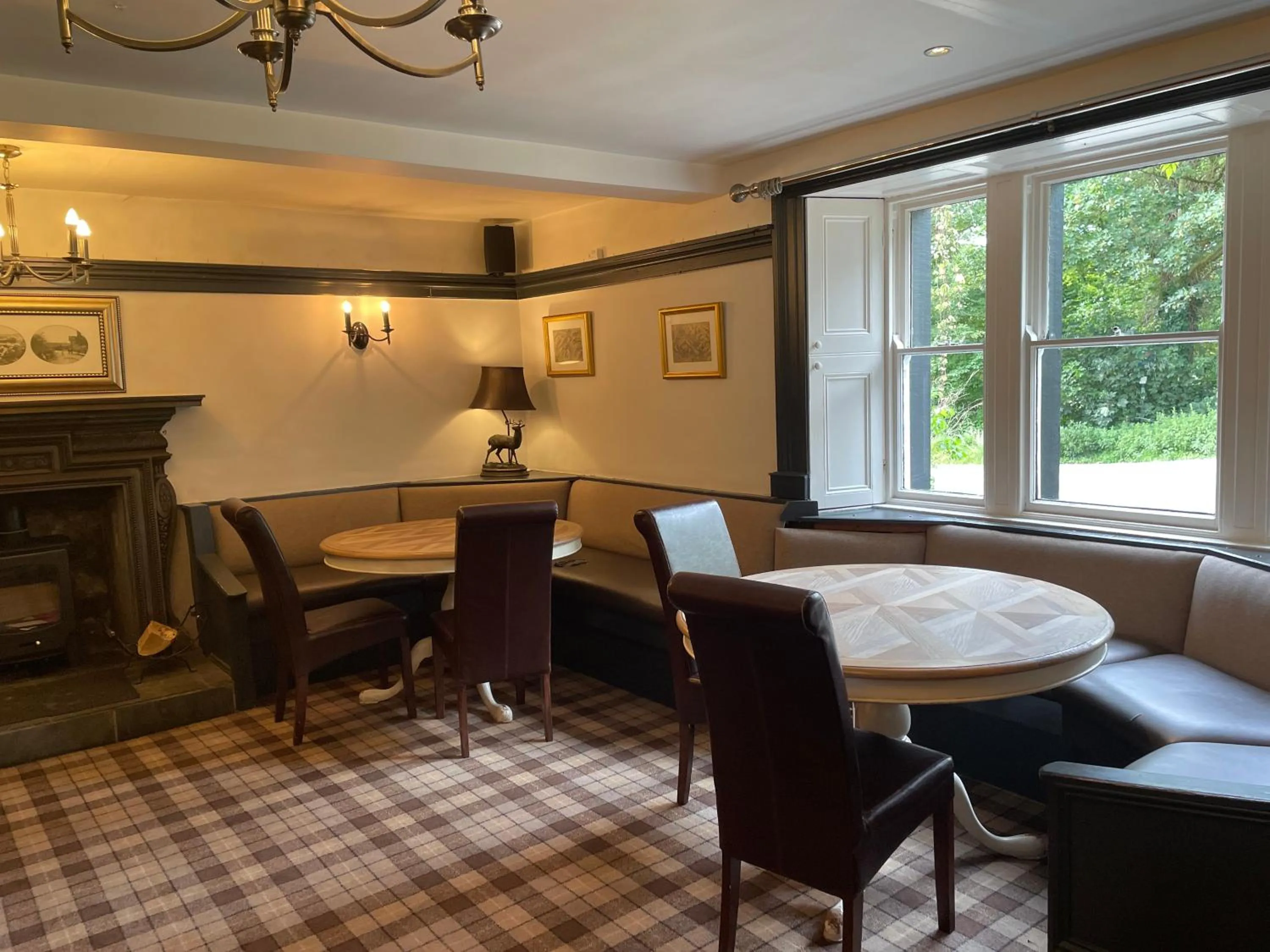 Restaurant/Places to Eat in New Inn Hotel