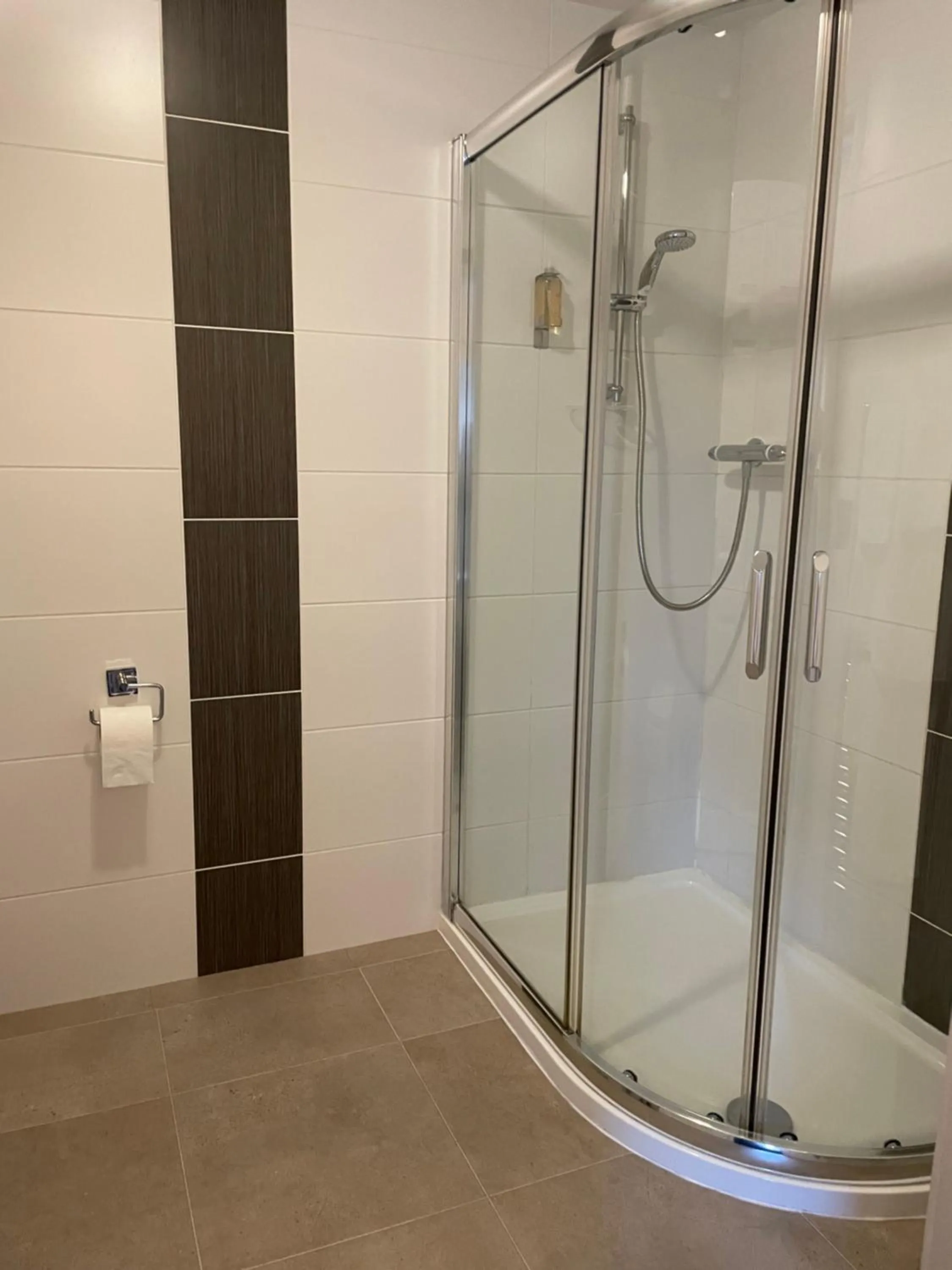 Shower, Bathroom in New Inn Hotel