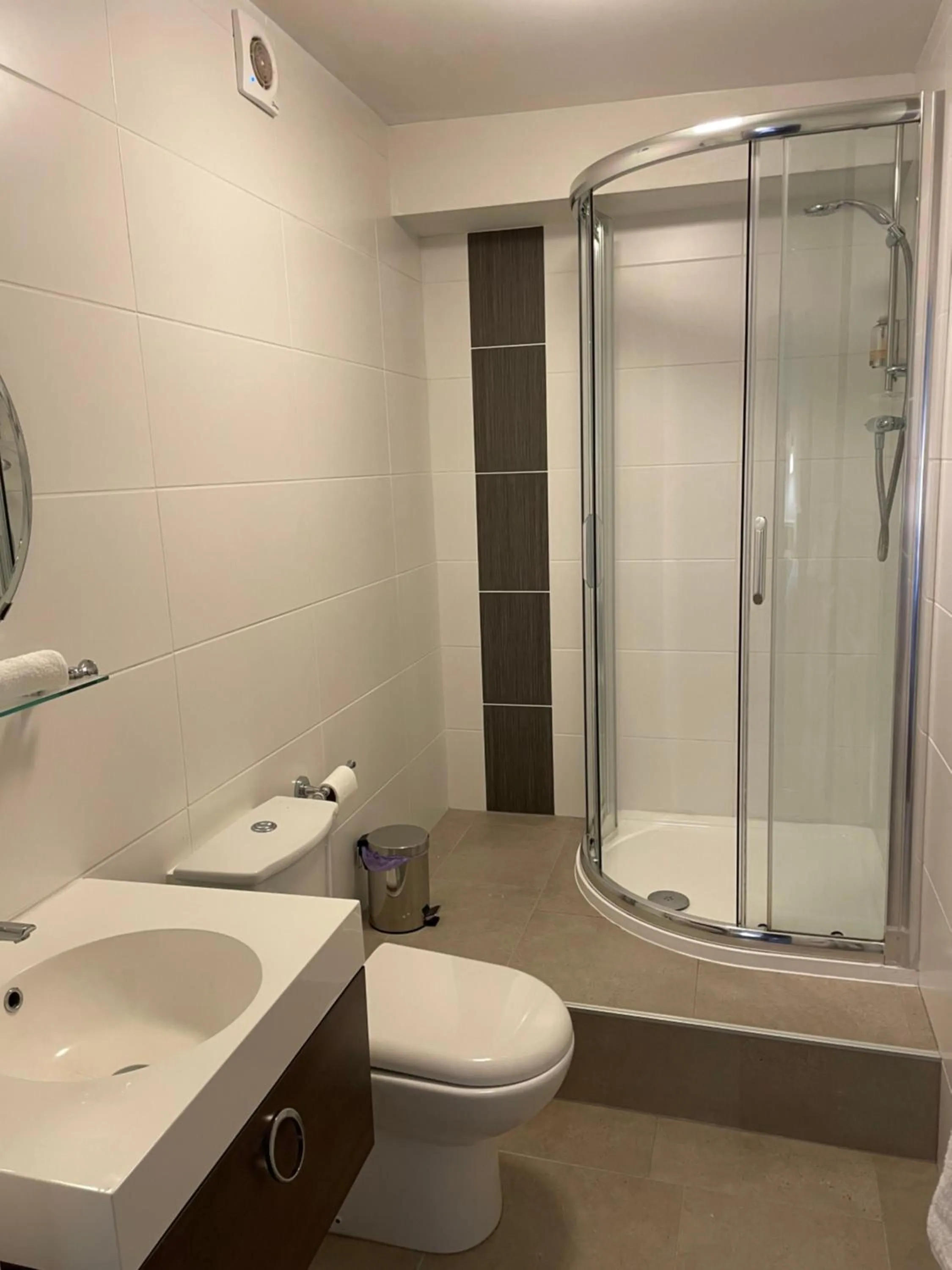 Shower, Bathroom in New Inn Hotel