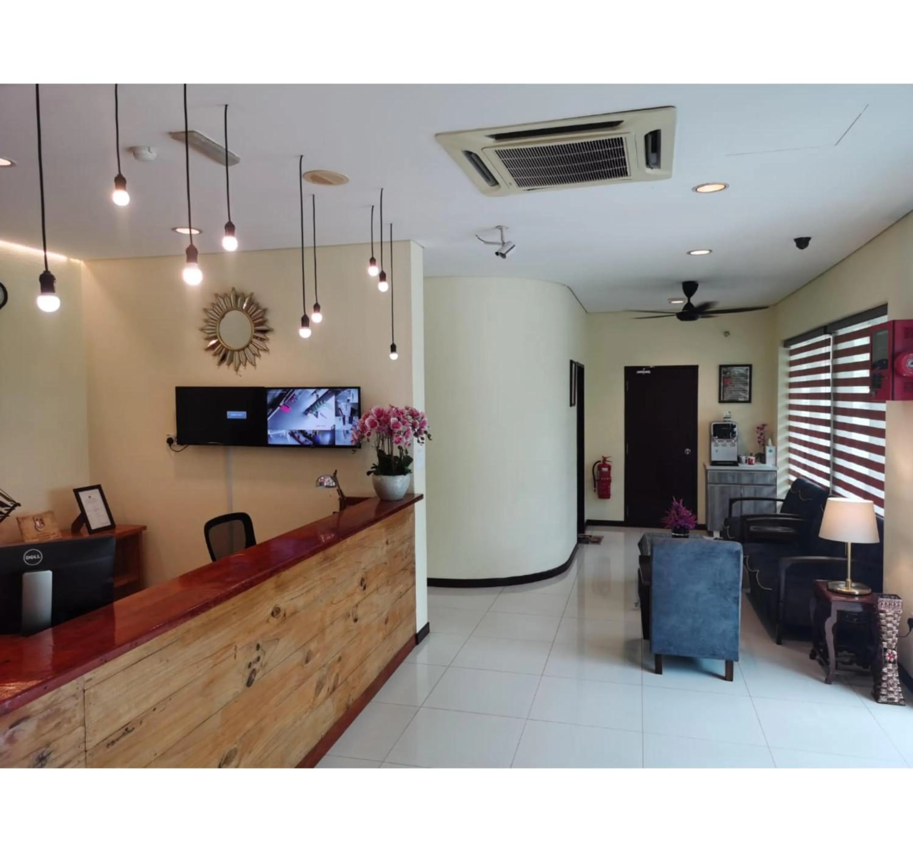 Lobby or reception in Hotel O Pavilion Inn Hotel