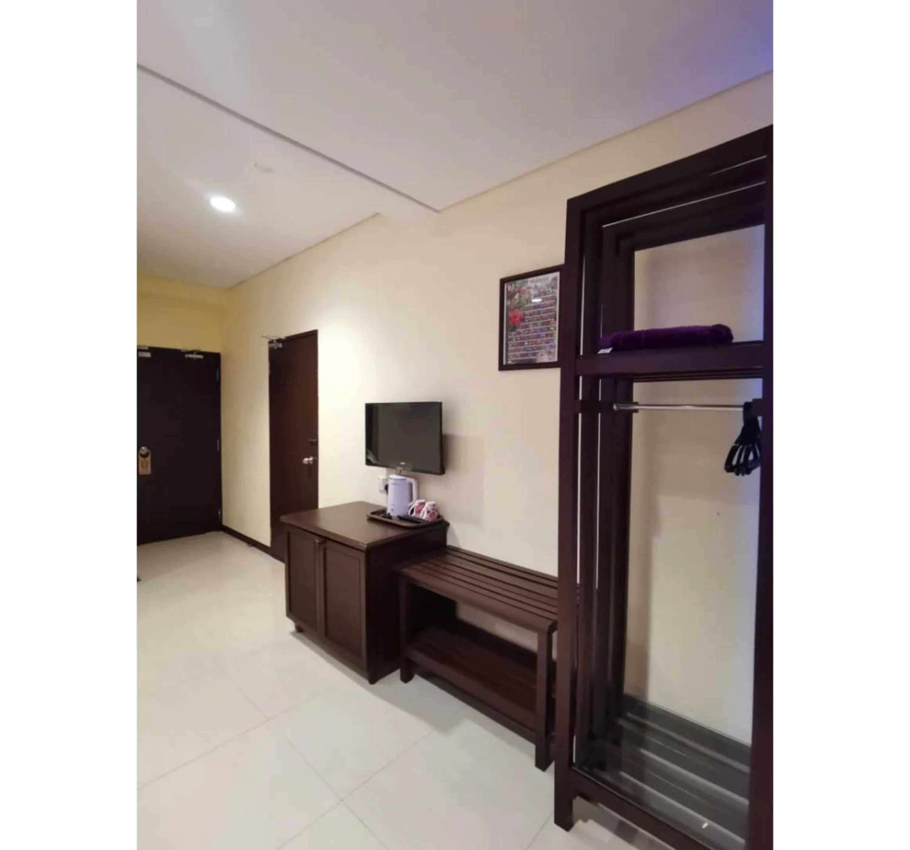 Bedroom, Bed in Hotel O Pavilion Inn Hotel