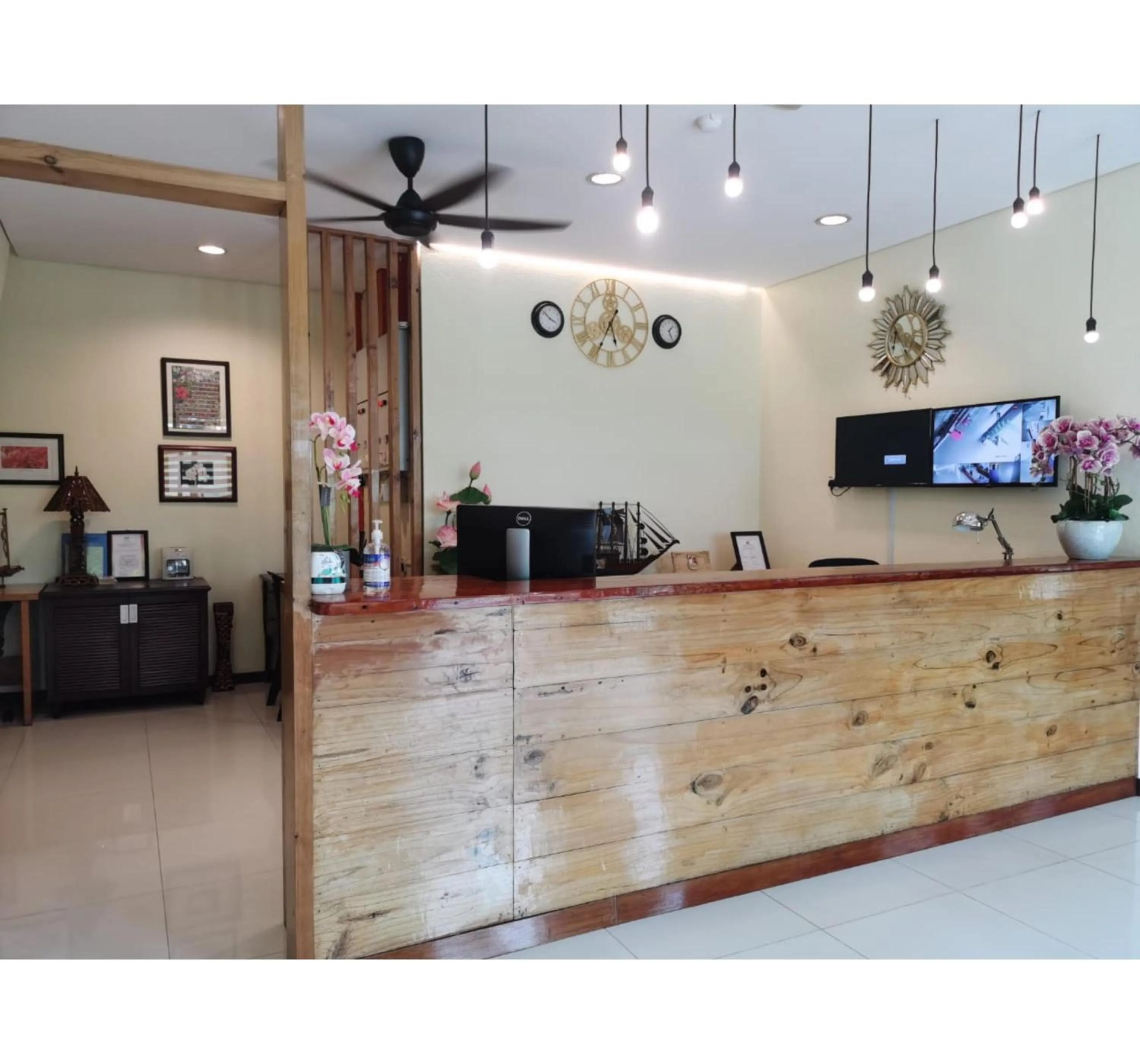 Lobby or reception in Hotel O Pavilion Inn Hotel