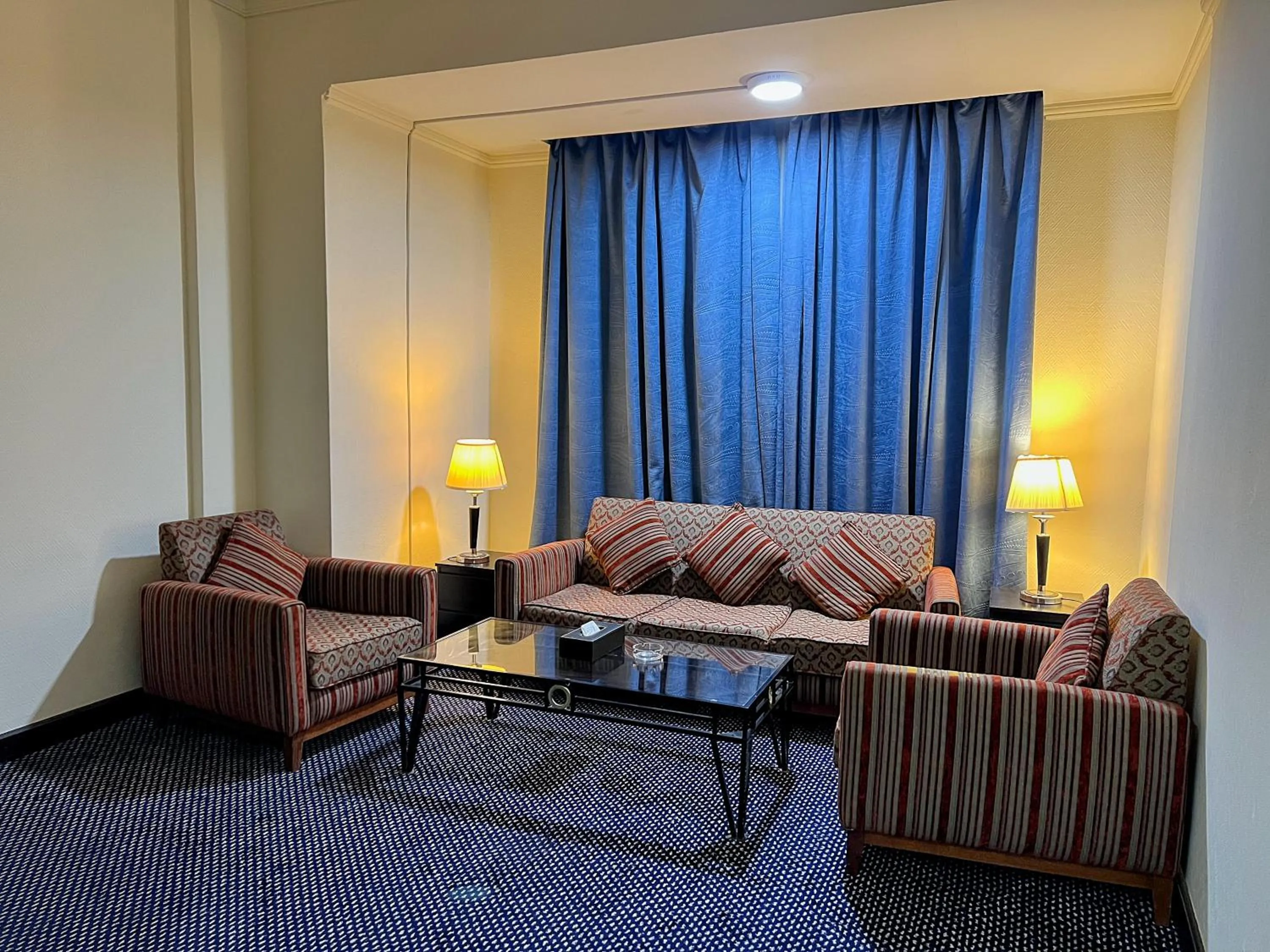 Living room in Claridge Hotel