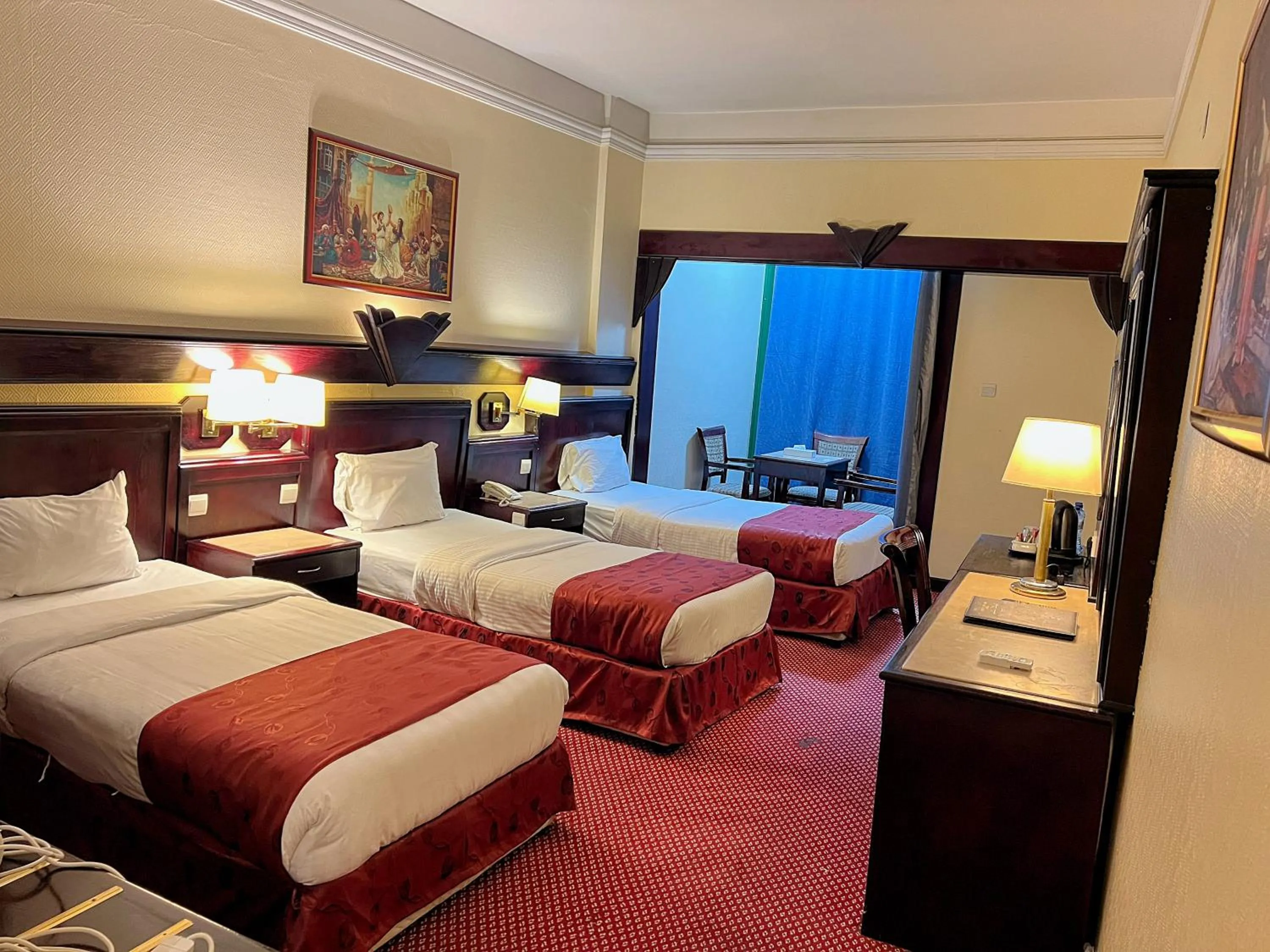 Photo of the whole room in Claridge Hotel