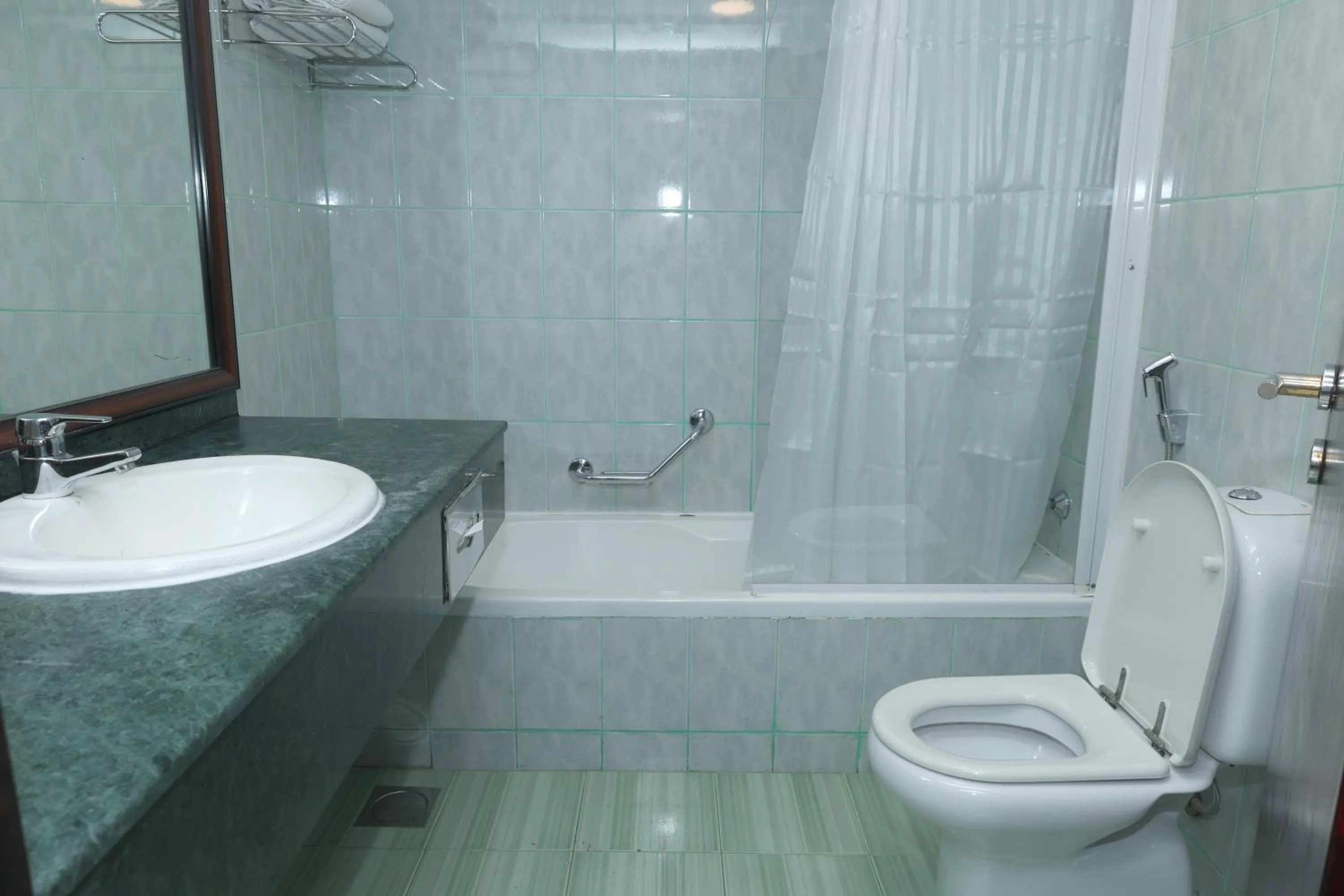 Toilet in Claridge Hotel