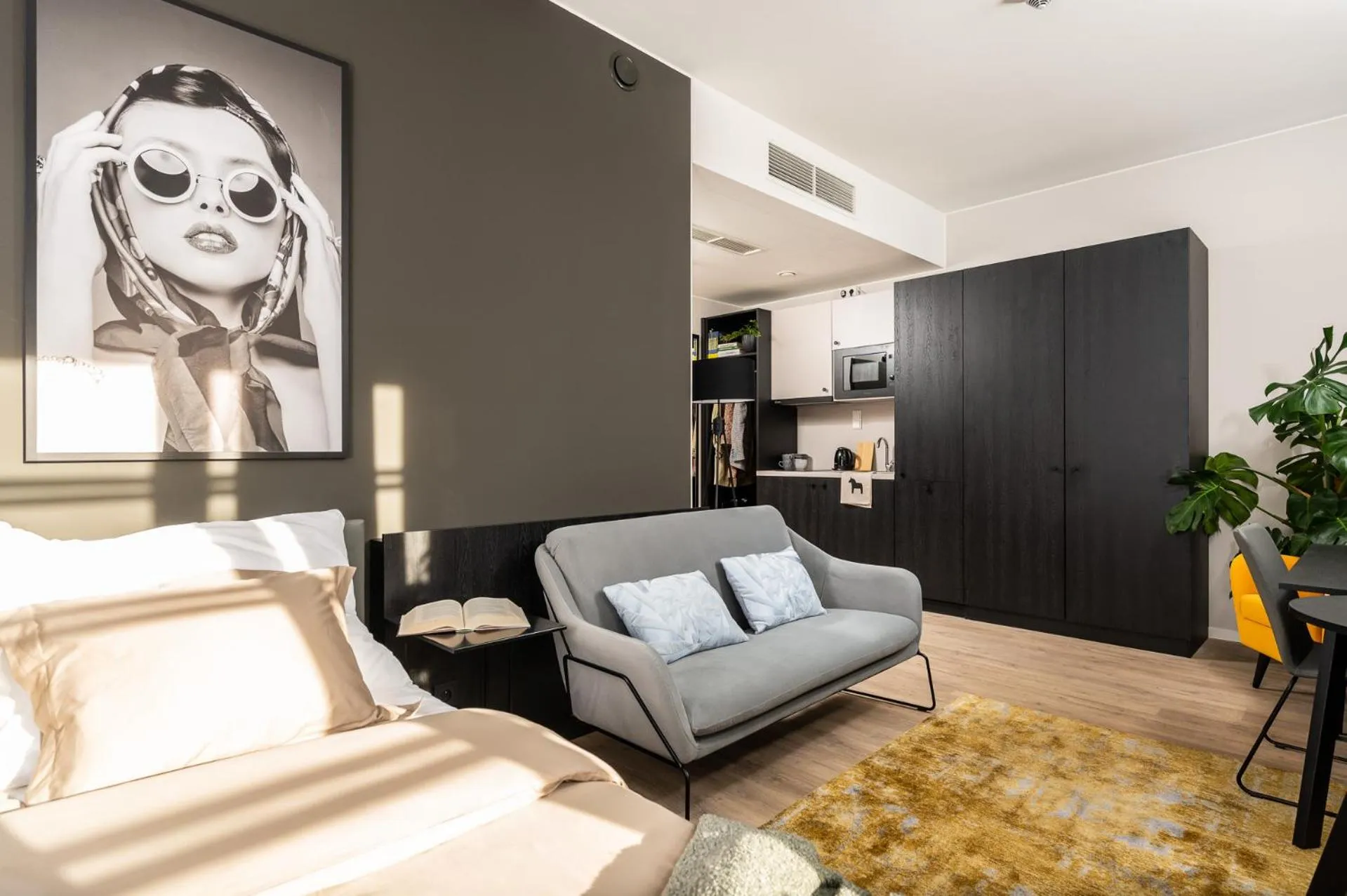 Photo of the whole room, Bed in MILESTONE Krakow Center Urban Living