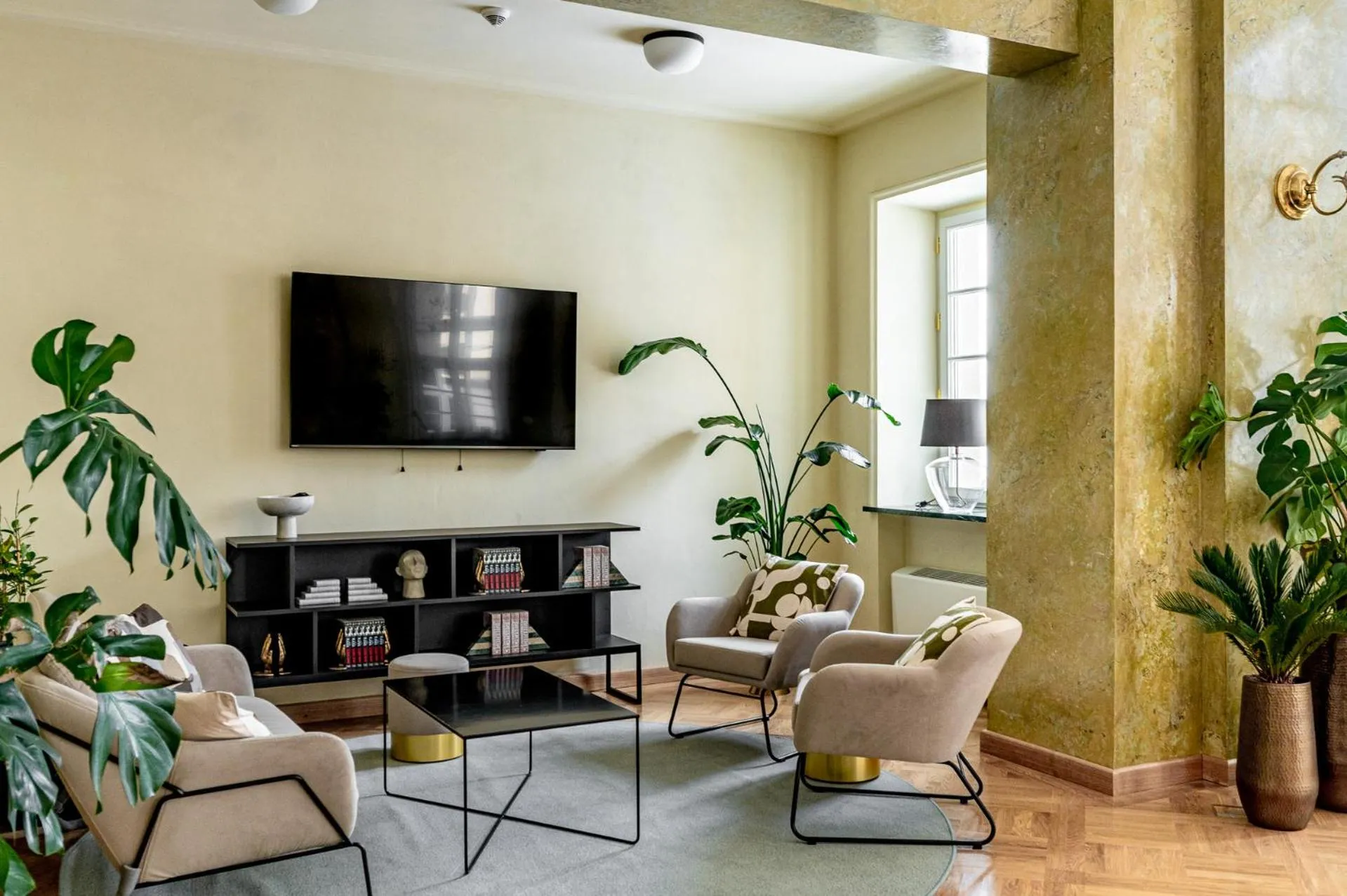 Communal lounge/ TV room in MILESTONE Krakow Center Urban Living