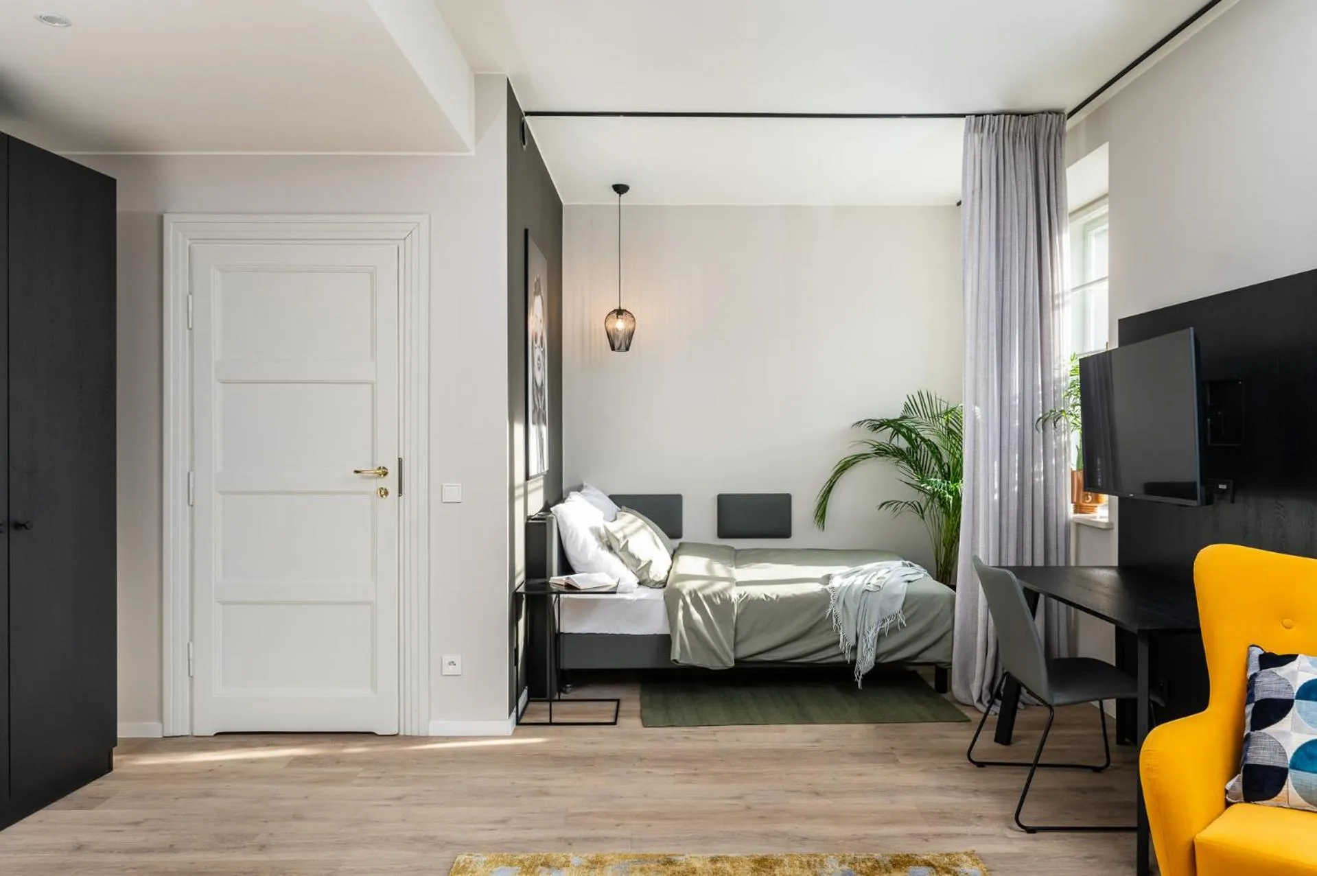 Photo of the whole room, Bed in MILESTONE Krakow Center Urban Living