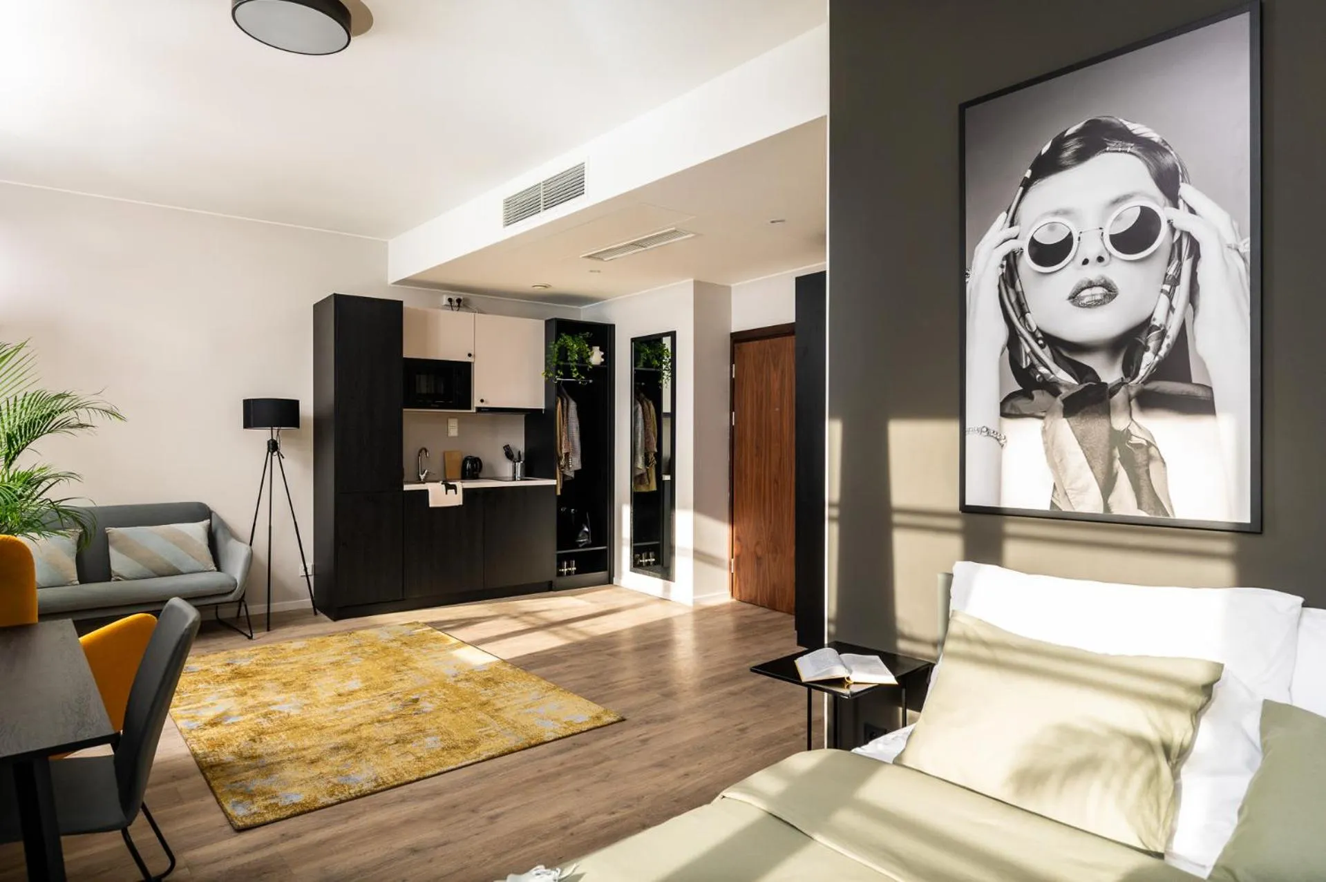 Dining area in MILESTONE Krakow Center Urban Living