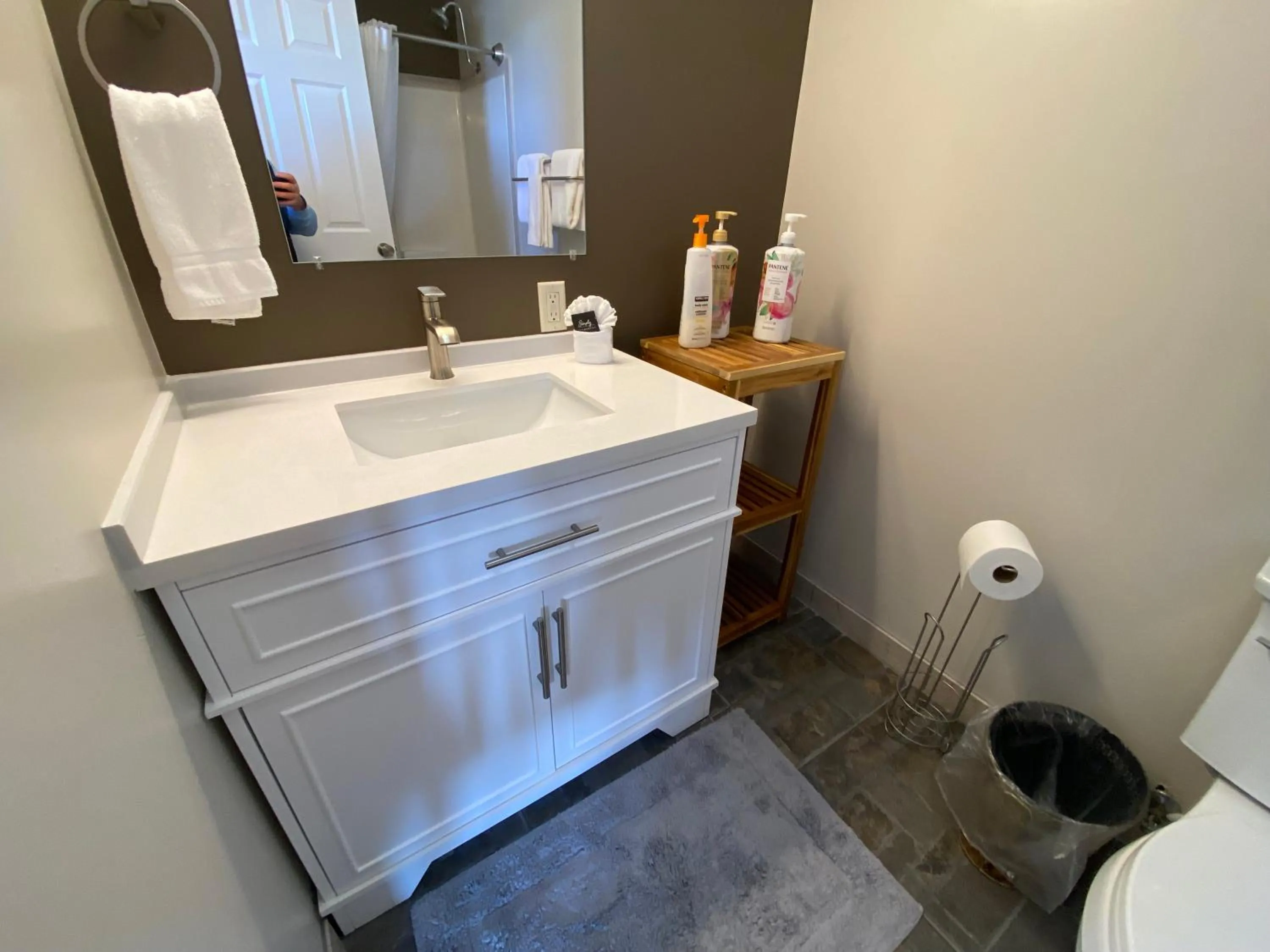 Bathroom in SkyRidge Inn