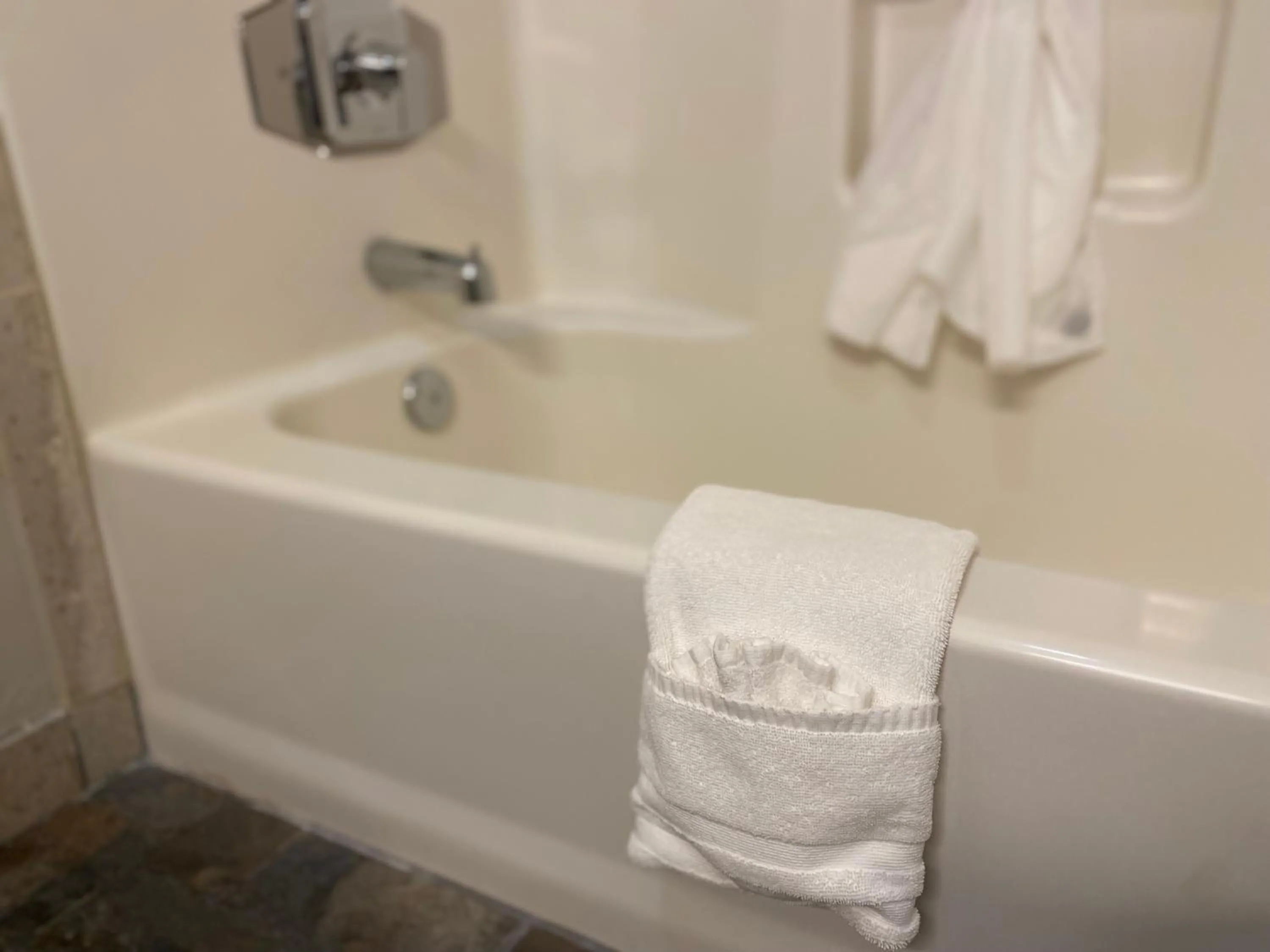 Bath in SkyRidge Inn