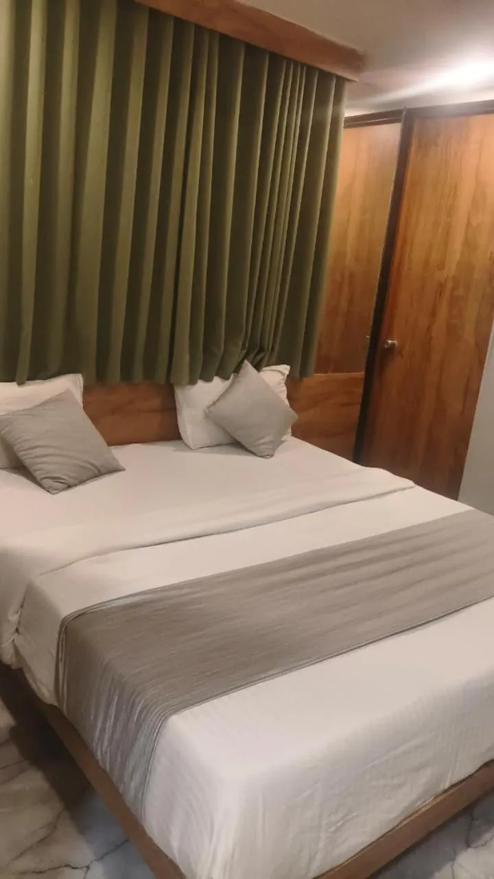 Bed in HOTEL SAFARI INN