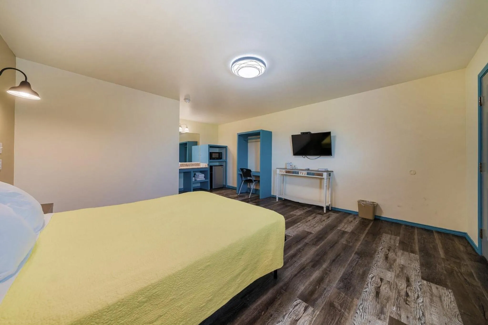 Bed in Catalina Motel