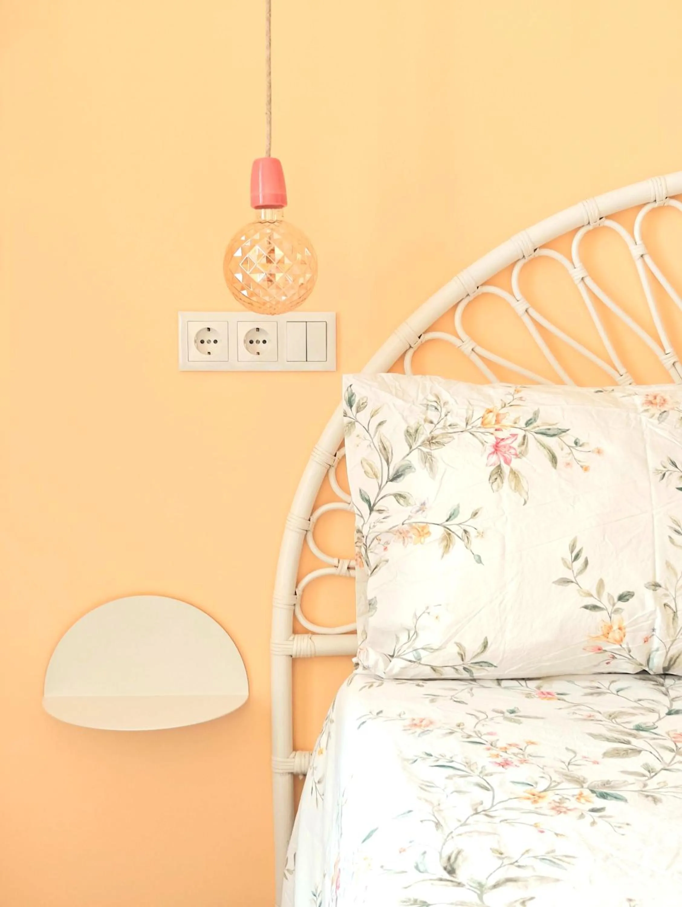 Bedroom, Bed in Sunlight House