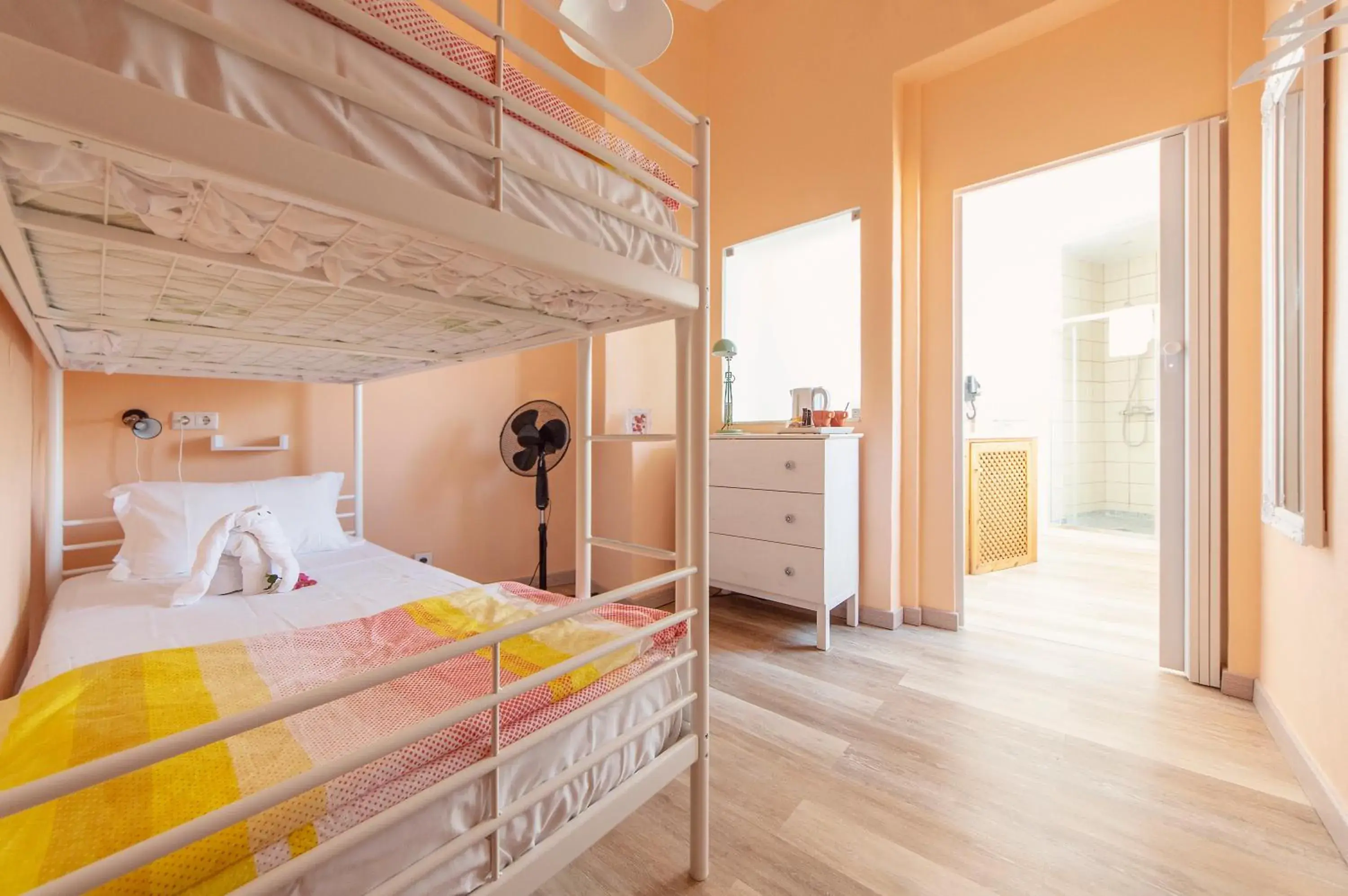 Twin Room with Private Bathroom in Sunlight House Twin Room with Private Bathroom in Sunlight House