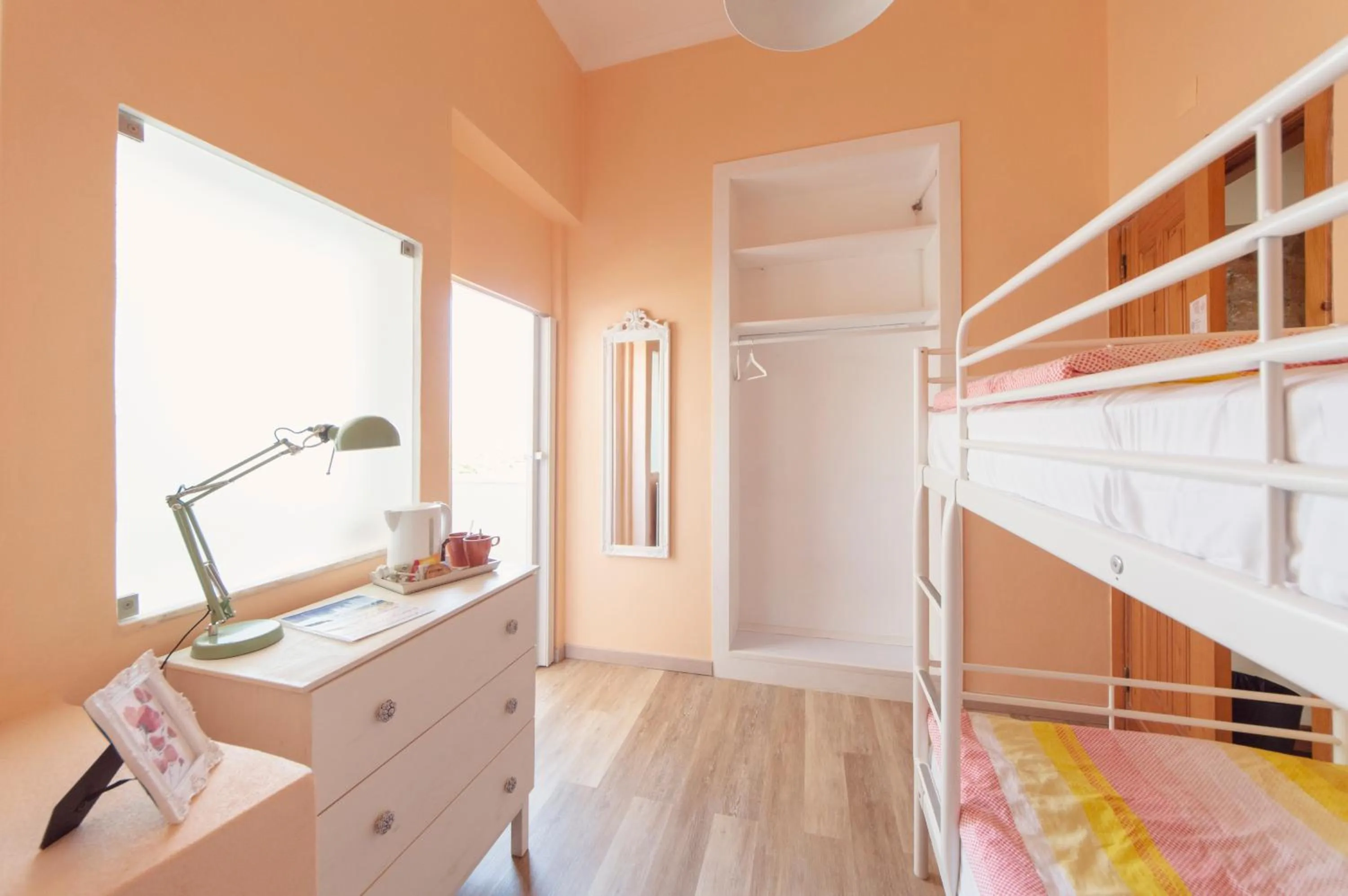 Bedroom, Bed in Sunlight House