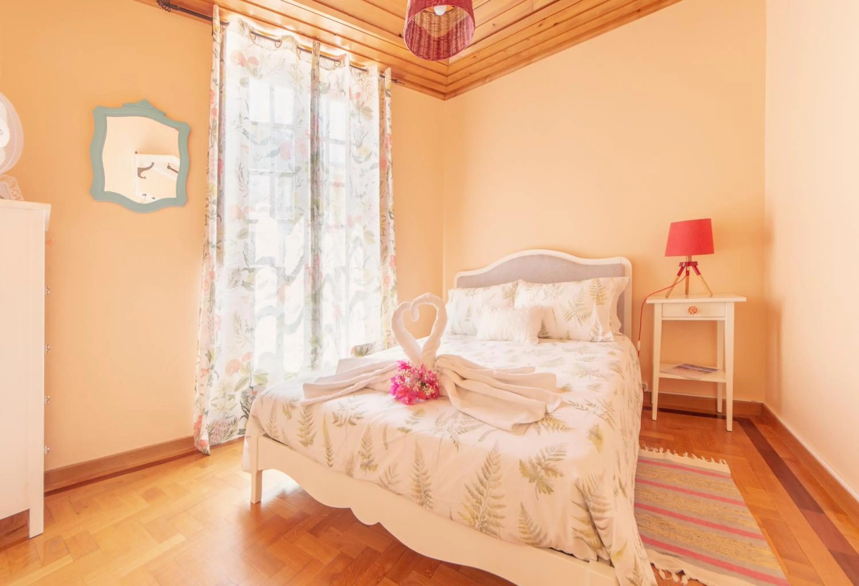 Bedroom, Bed in Sunlight House