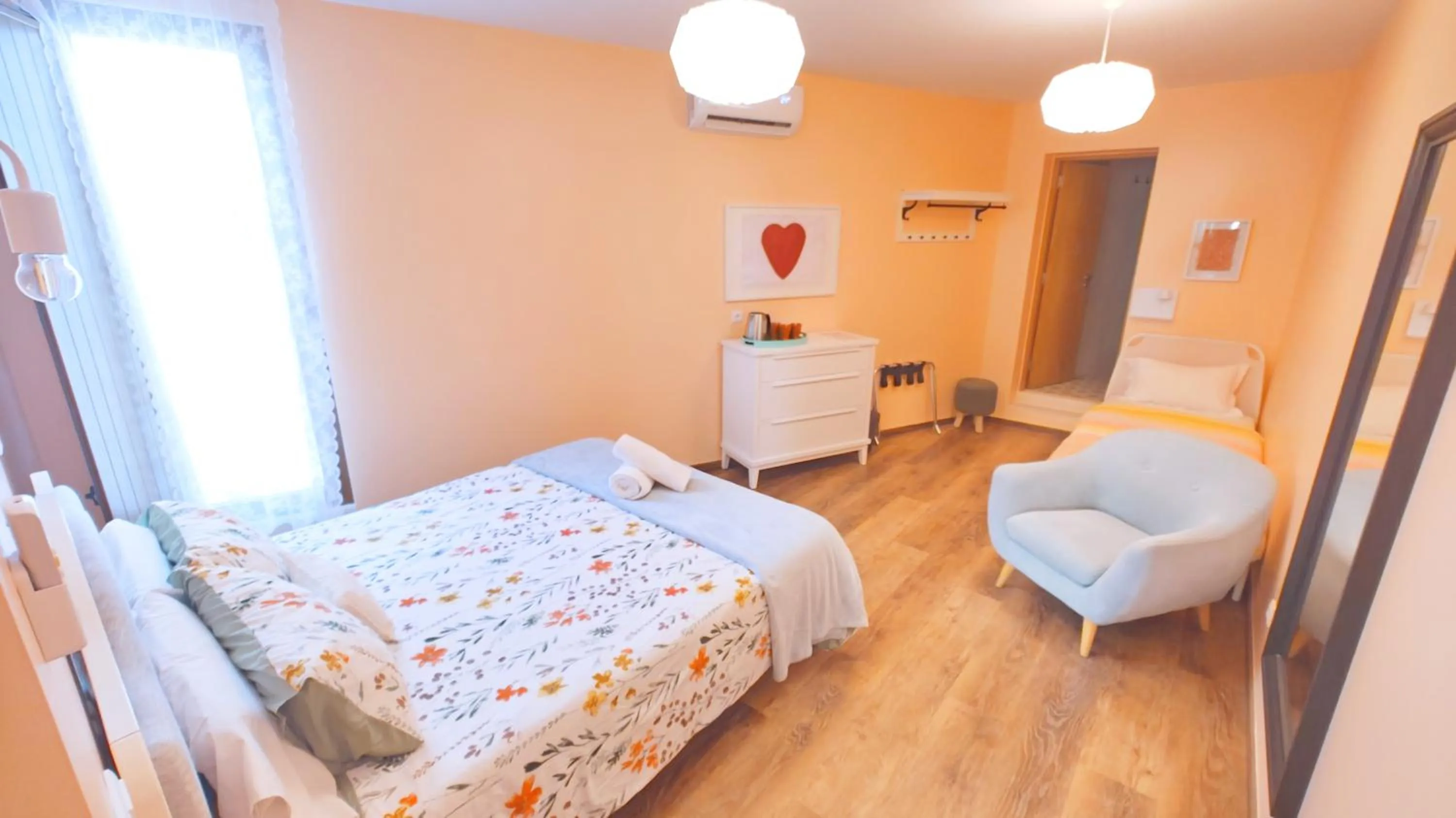 Bedroom, Bed in Sunlight House