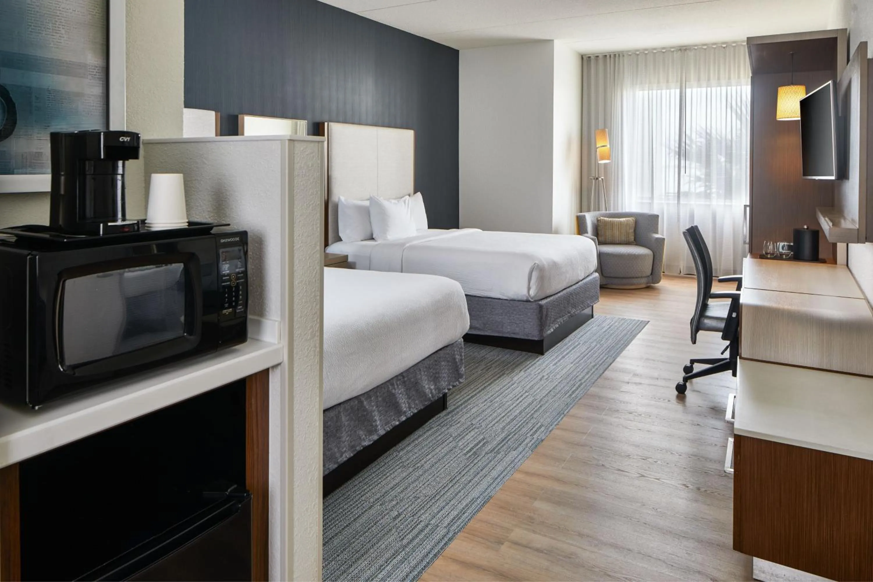 Photo of the whole room, Bed in Courtyard by Marriott St. Petersburg Clearwater/Madeira Beach